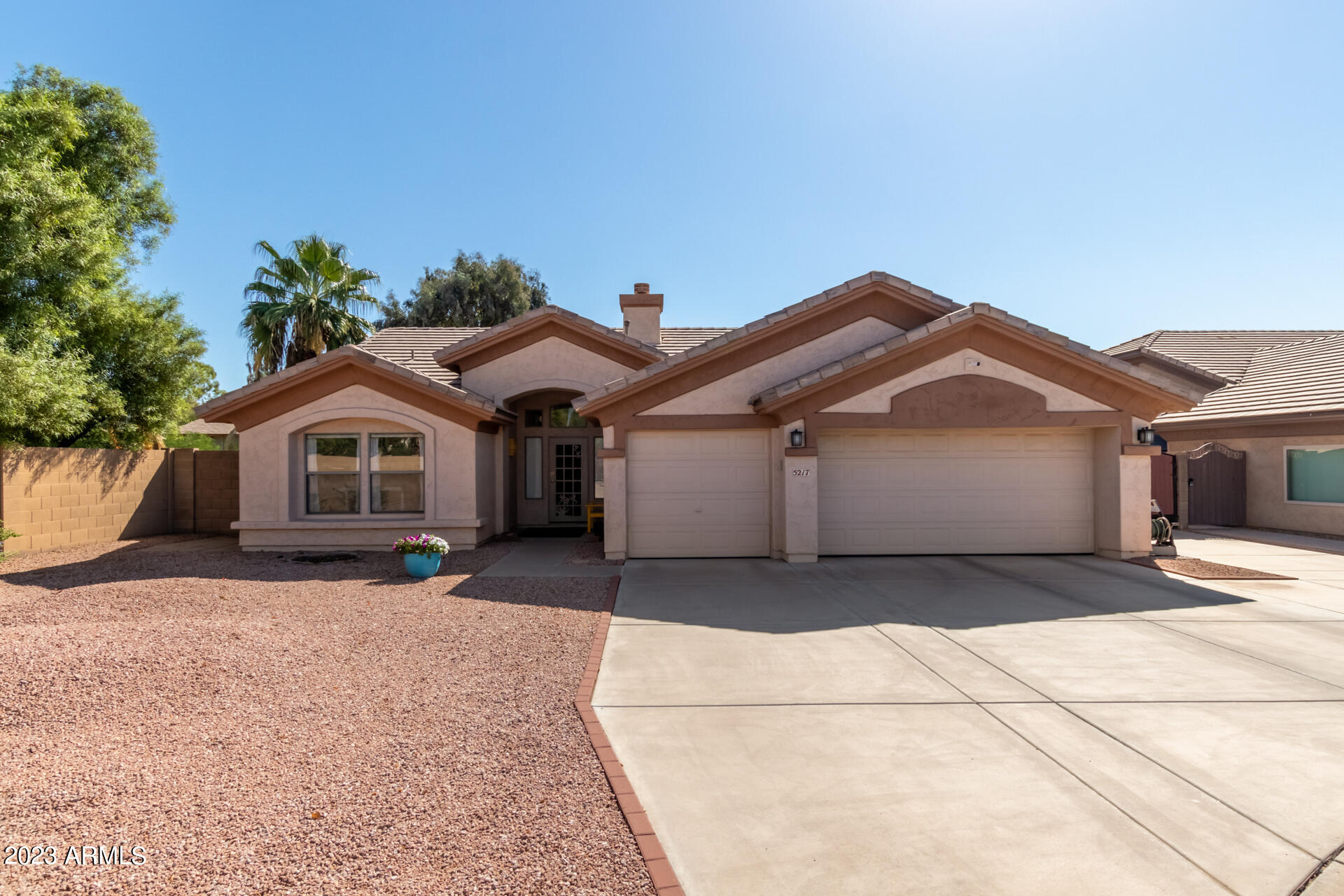 5217 E NICHOLAS Place