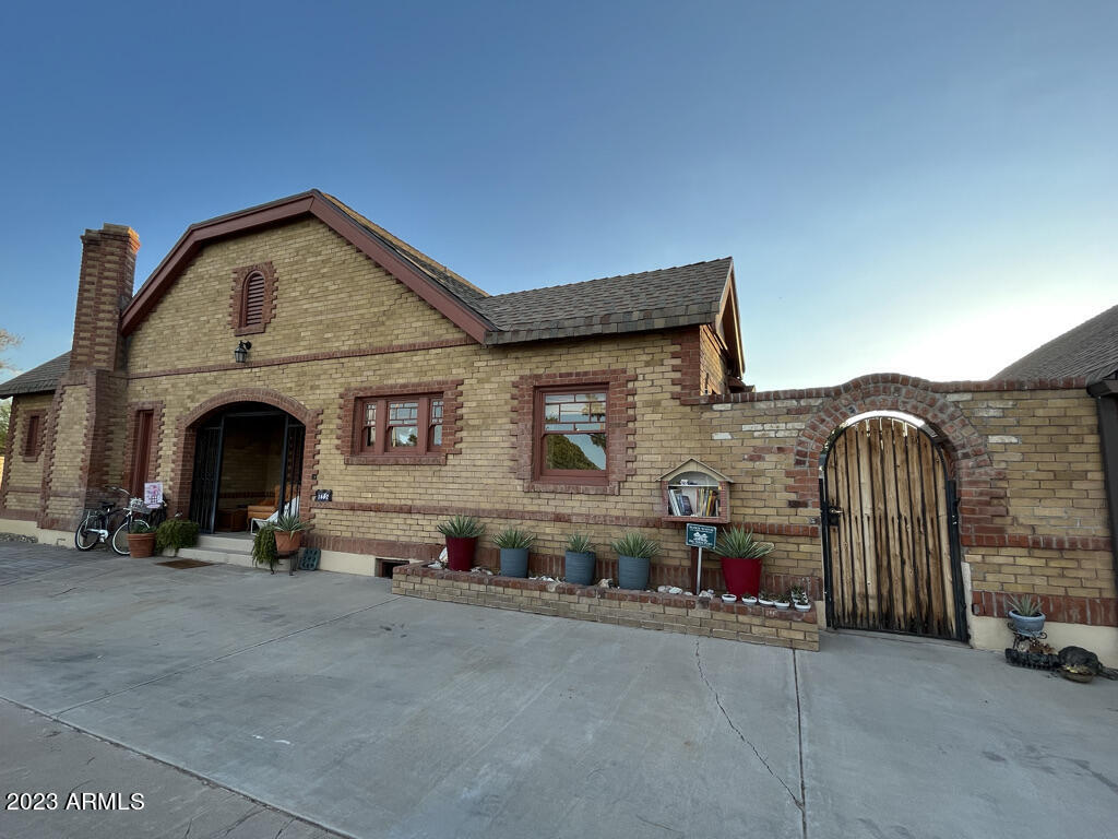 1602 W ENCANTO Boulevard