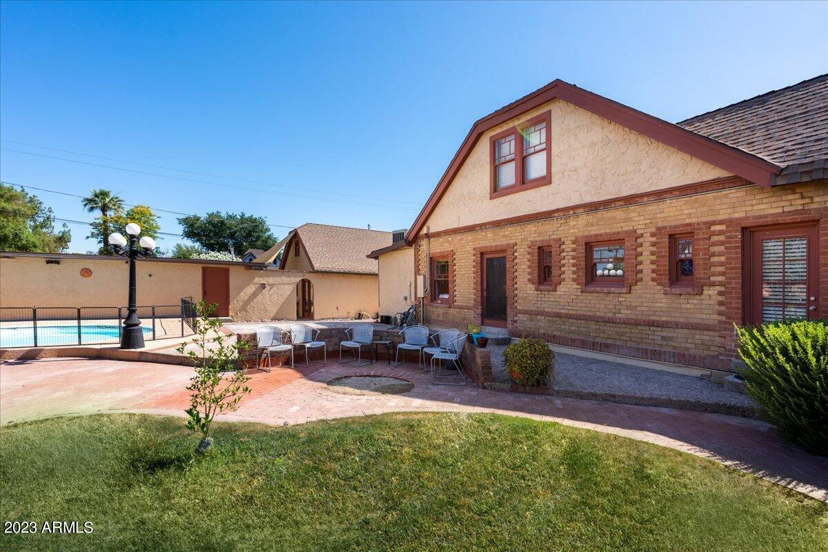 1602 W ENCANTO Boulevard