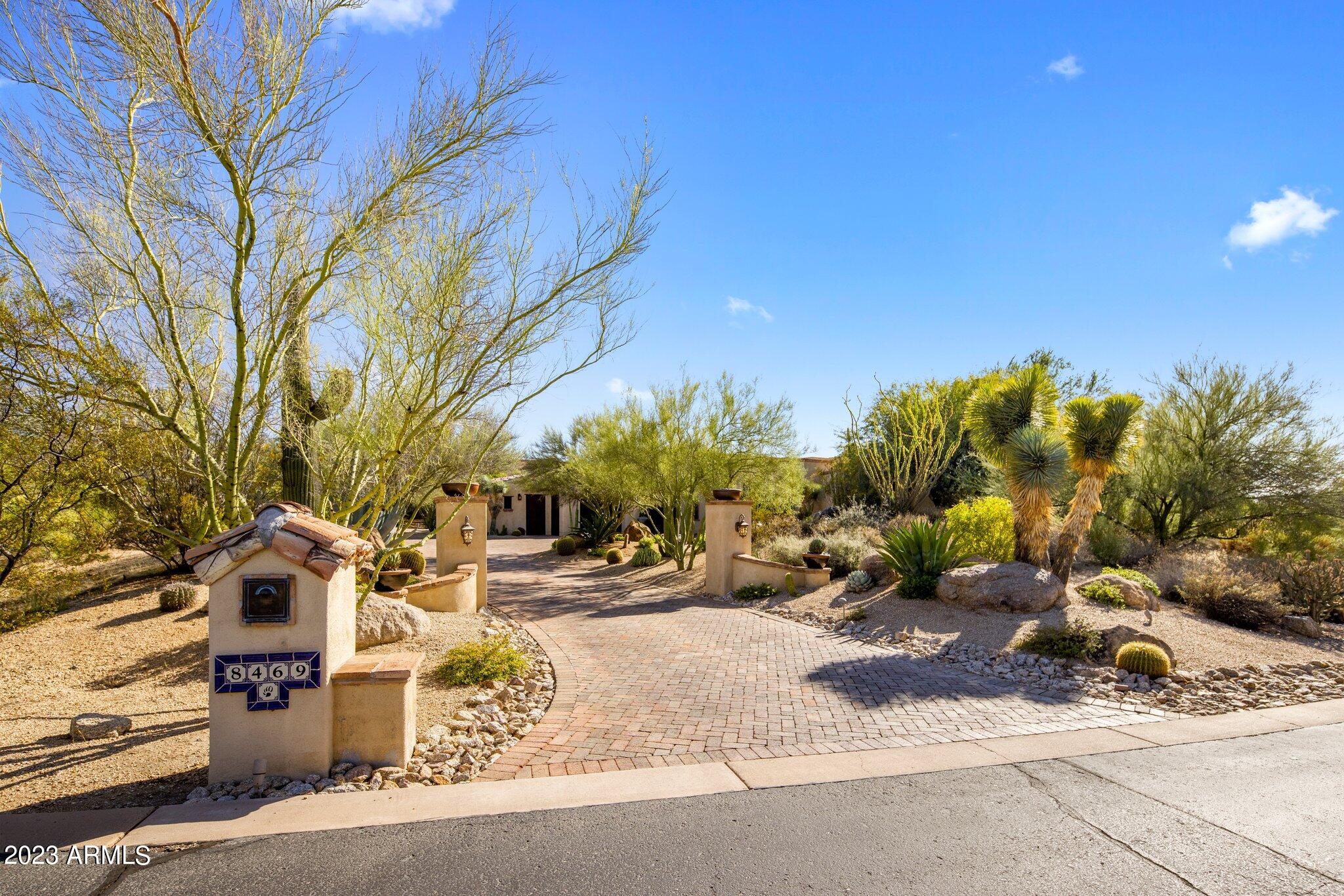 8469 E Moonlight Pass