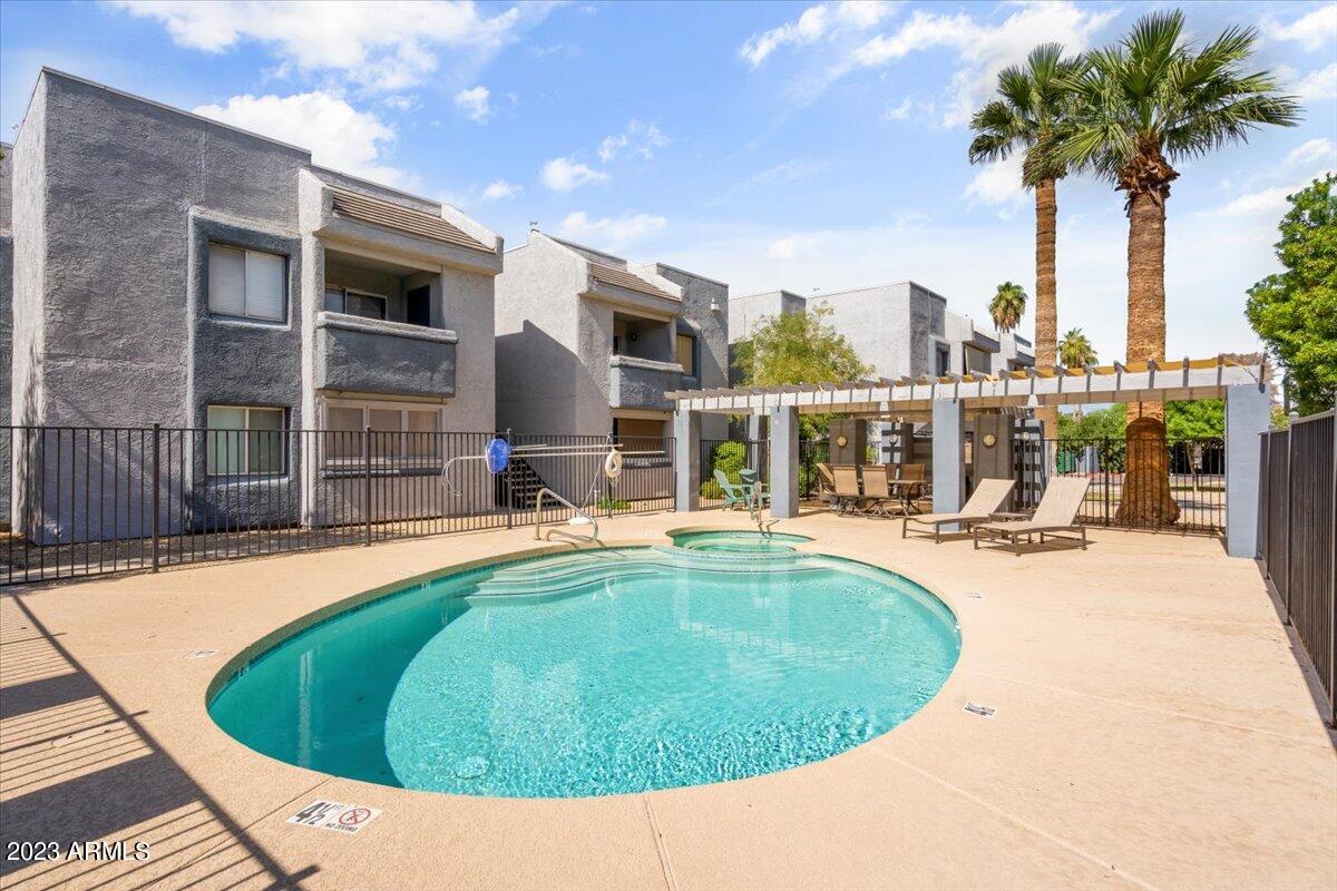 4410 N LONGVIEW Avenue Unit: 109