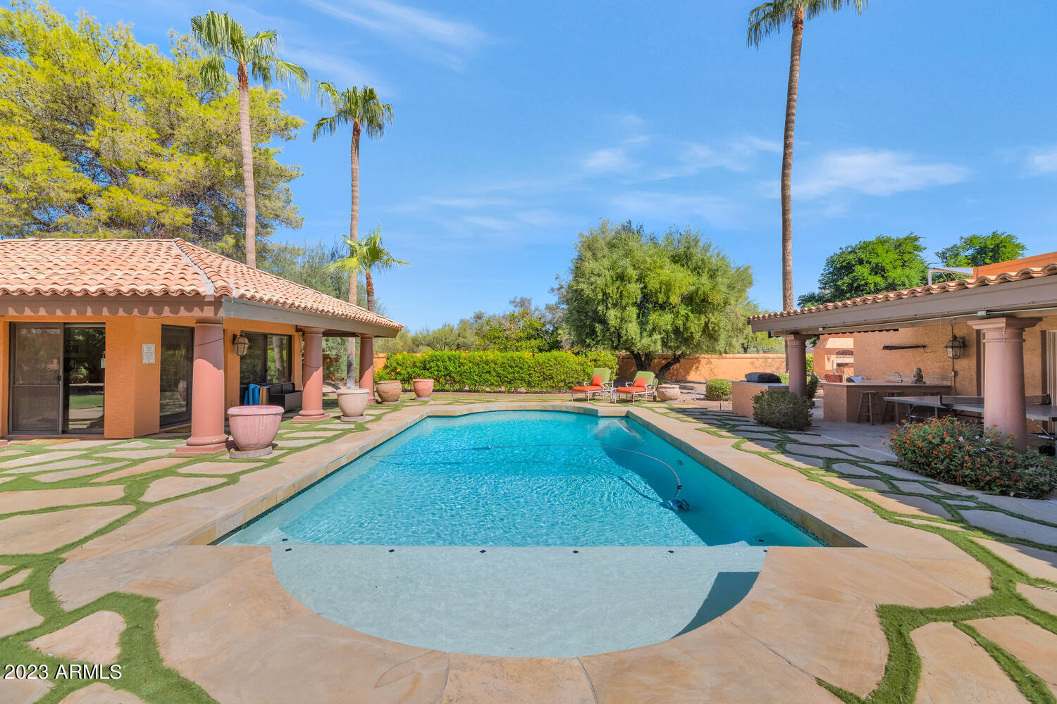 8628 E SHARON Drive