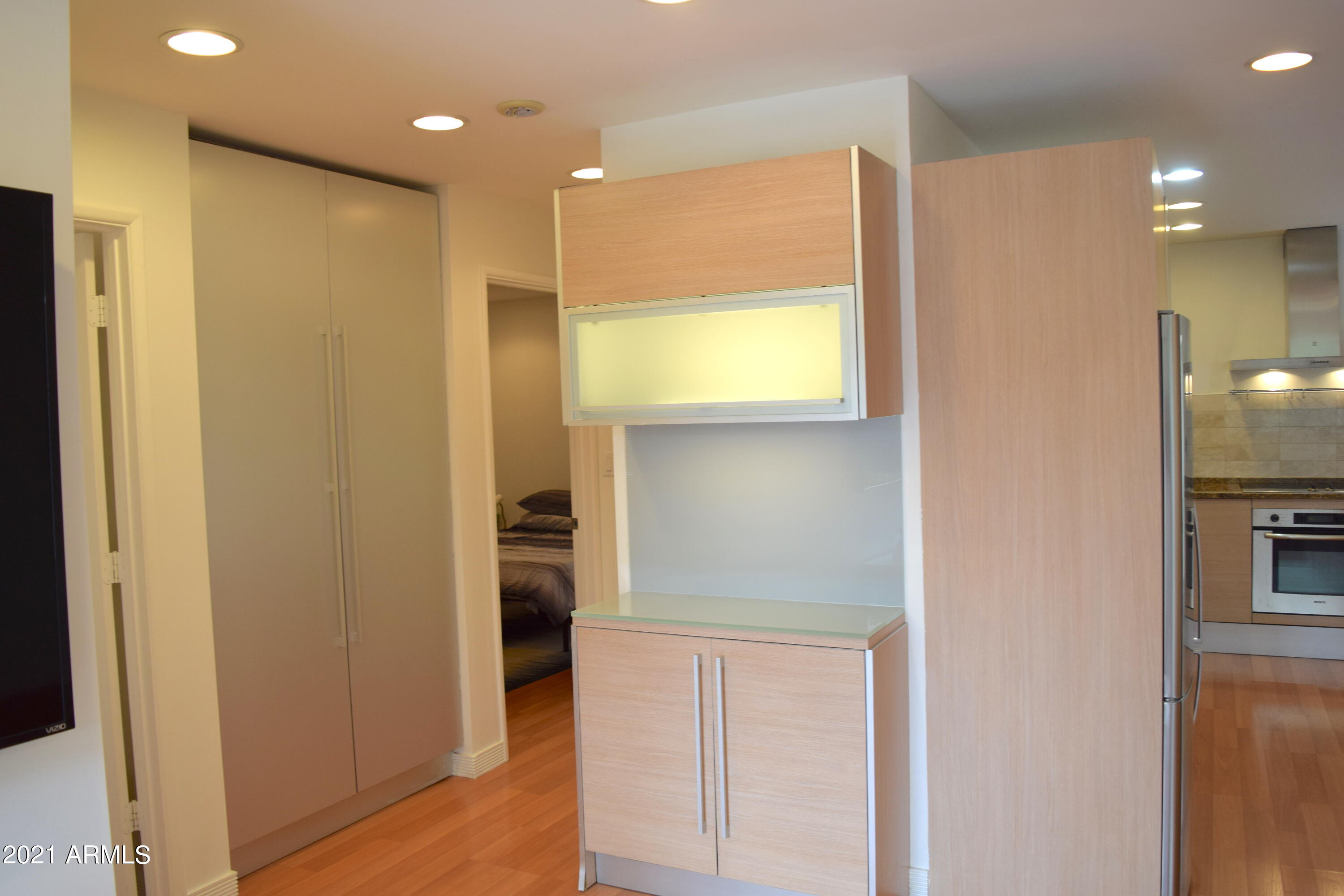 1850 E MARYLAND Avenue Unit: 63