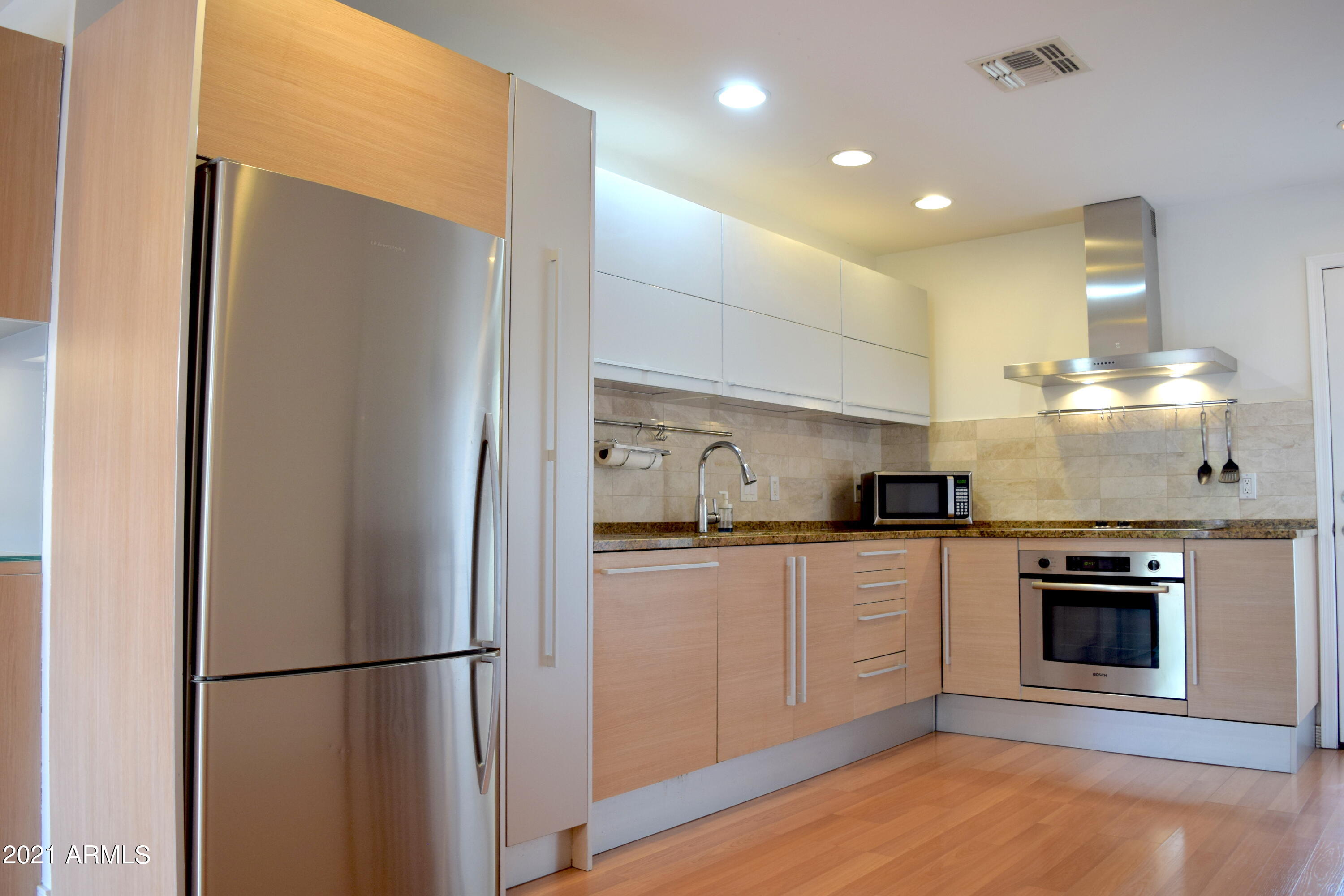 1850 E MARYLAND Avenue Unit: 63