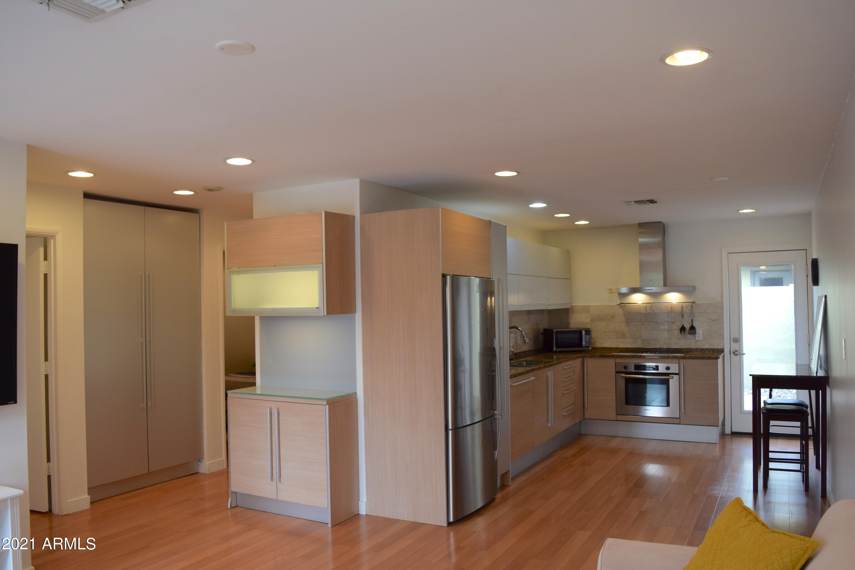 1850 E MARYLAND Avenue Unit: 63
