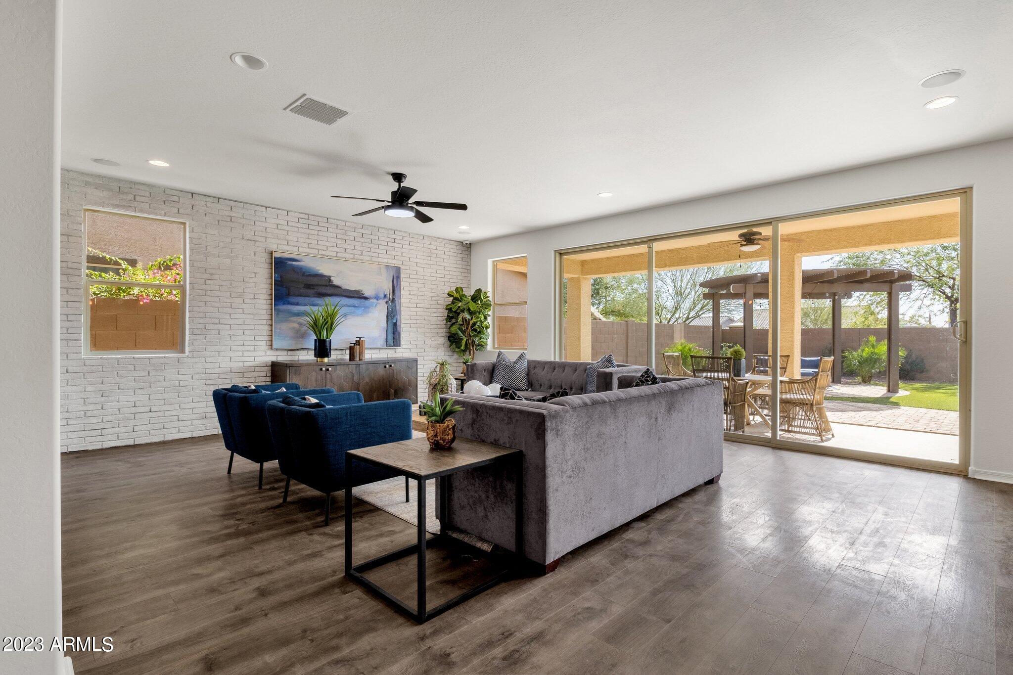 18849 W MESCAL Street