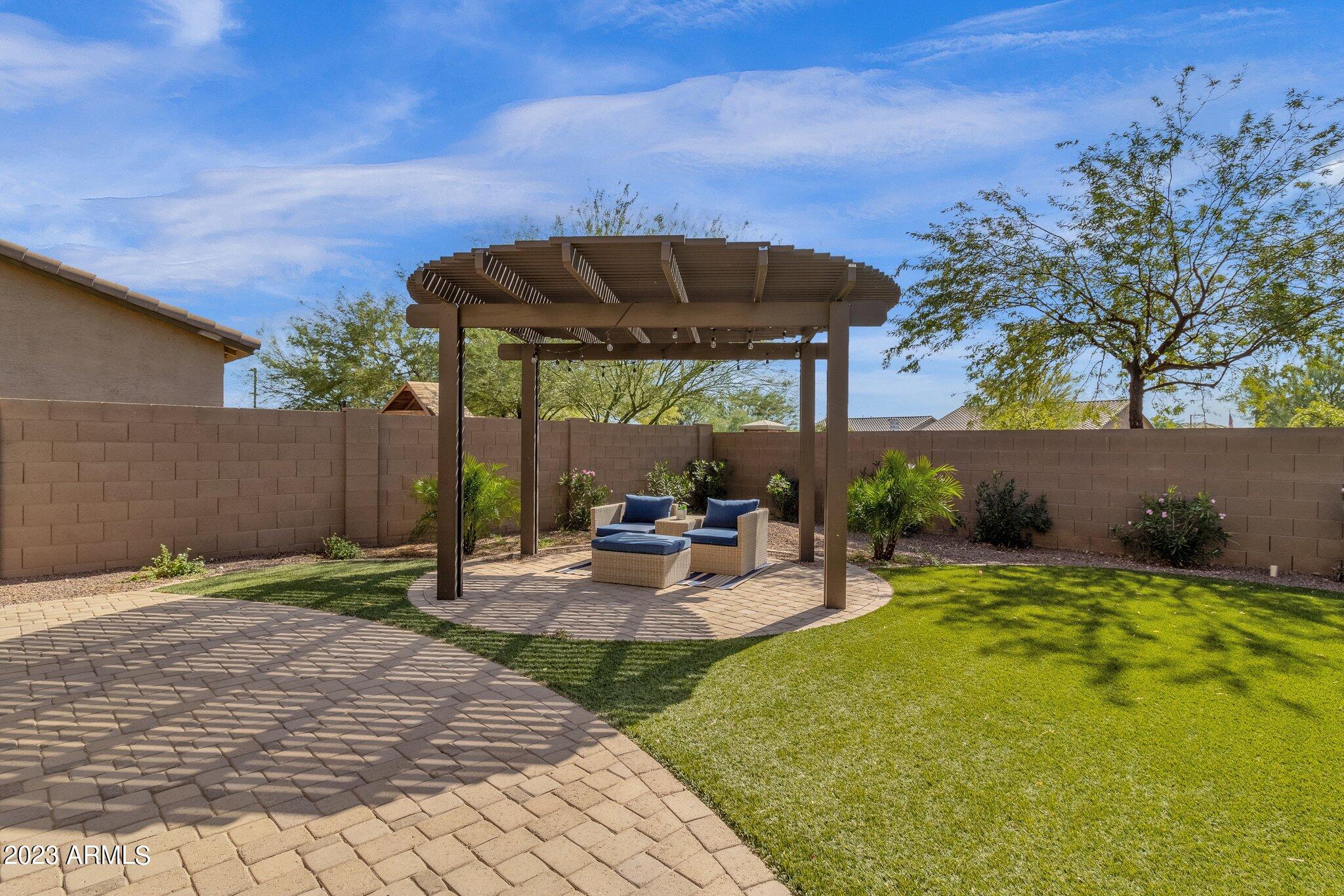 18849 W MESCAL Street