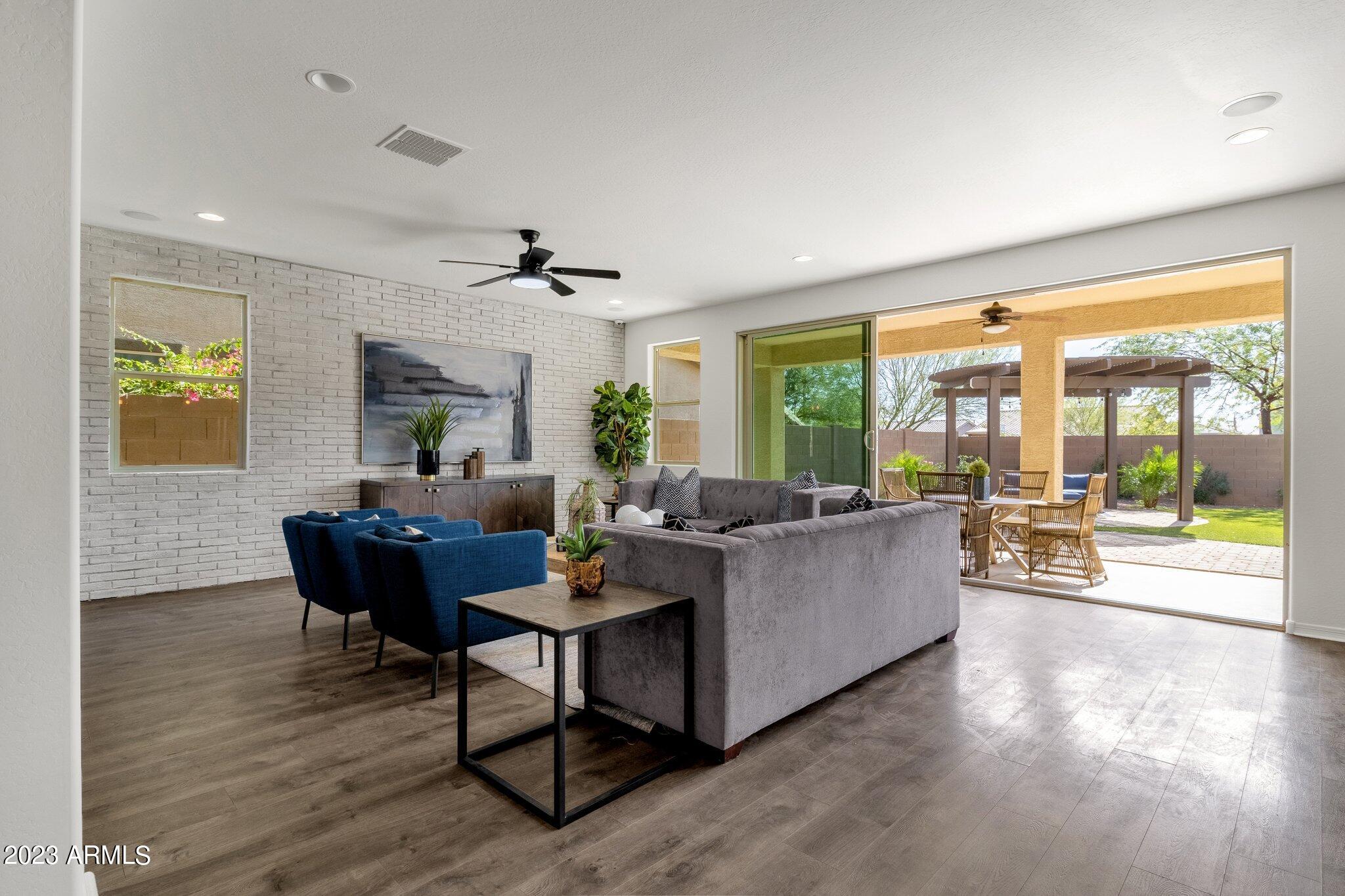 18849 W MESCAL Street