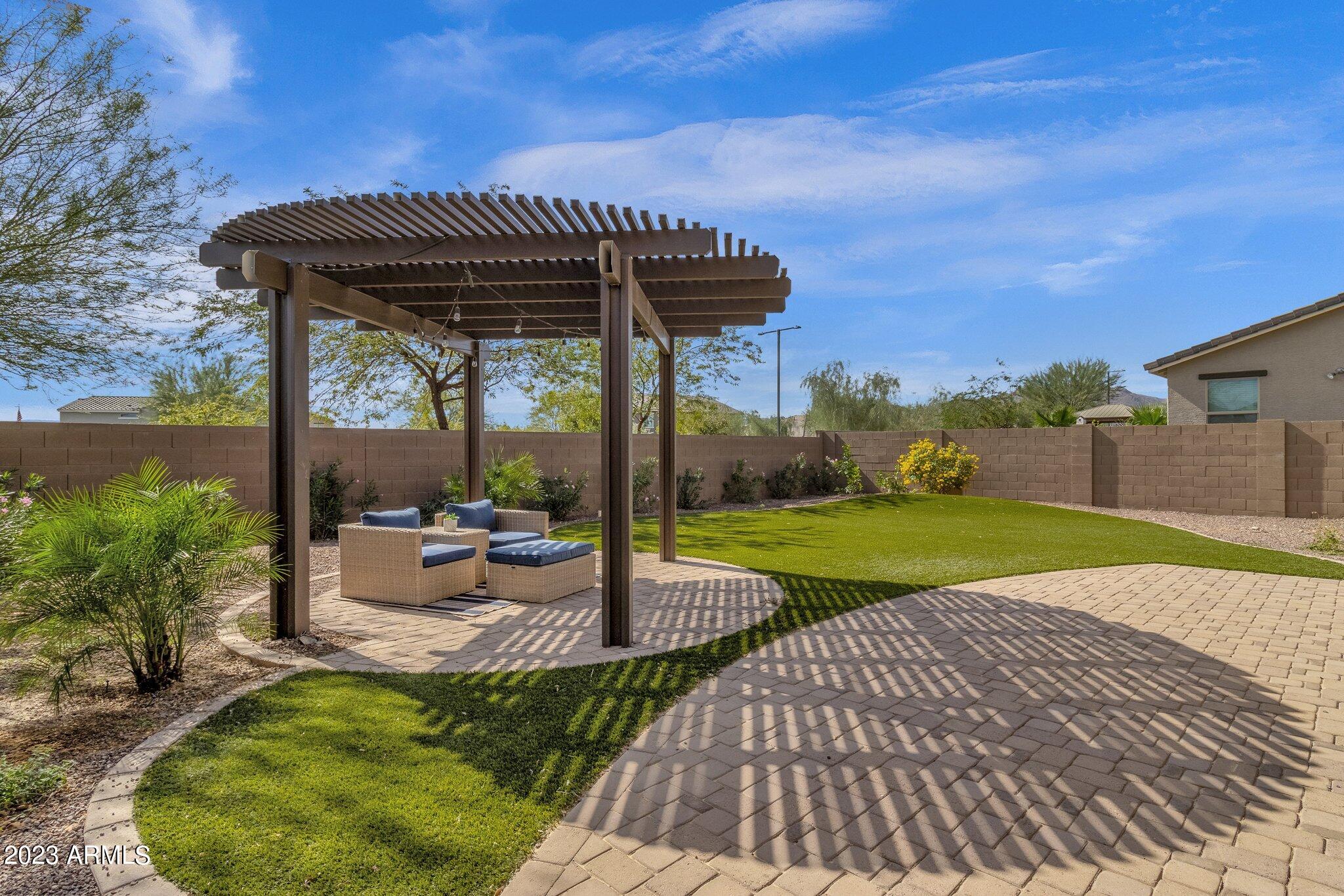 18849 W MESCAL Street