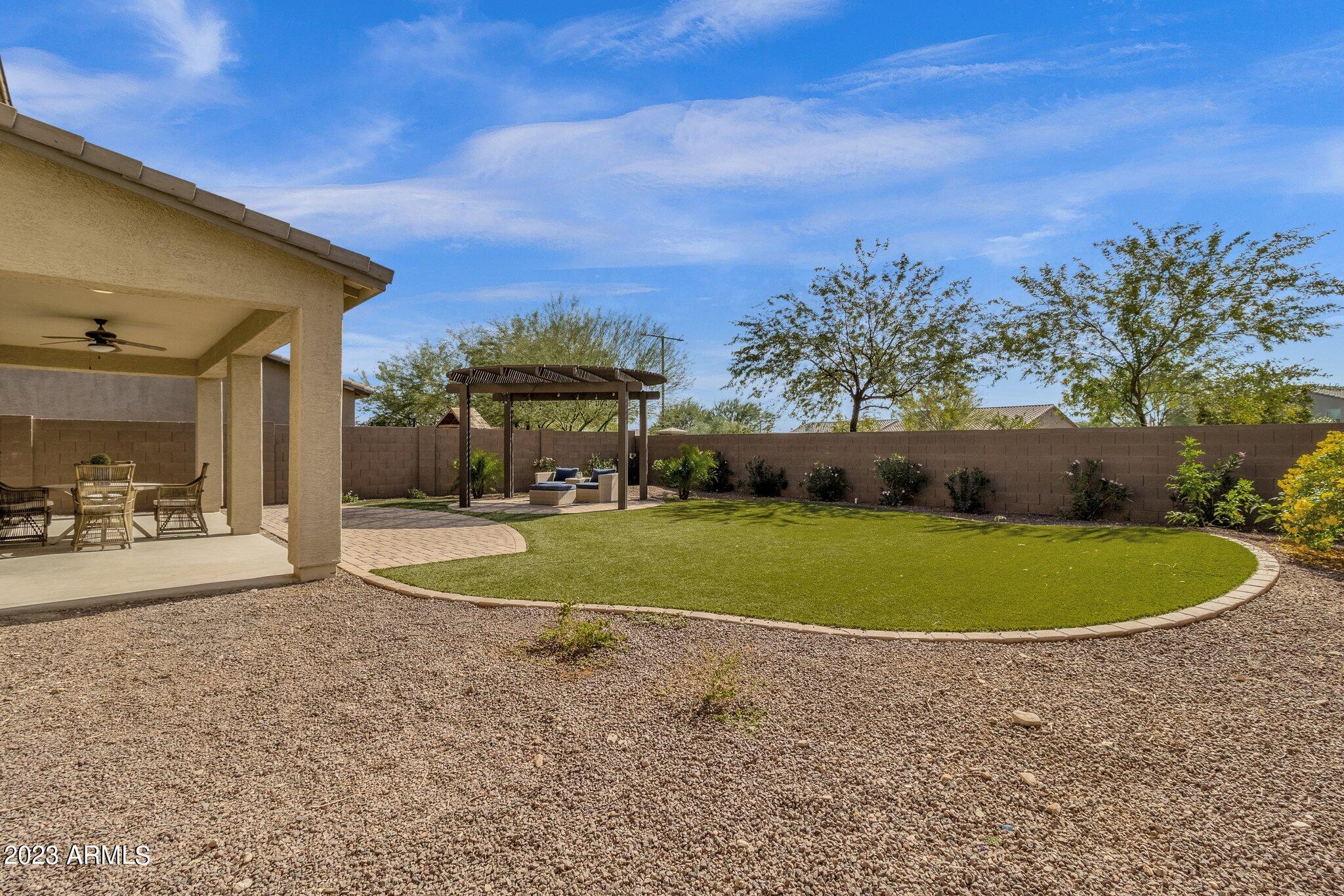 18849 W MESCAL Street