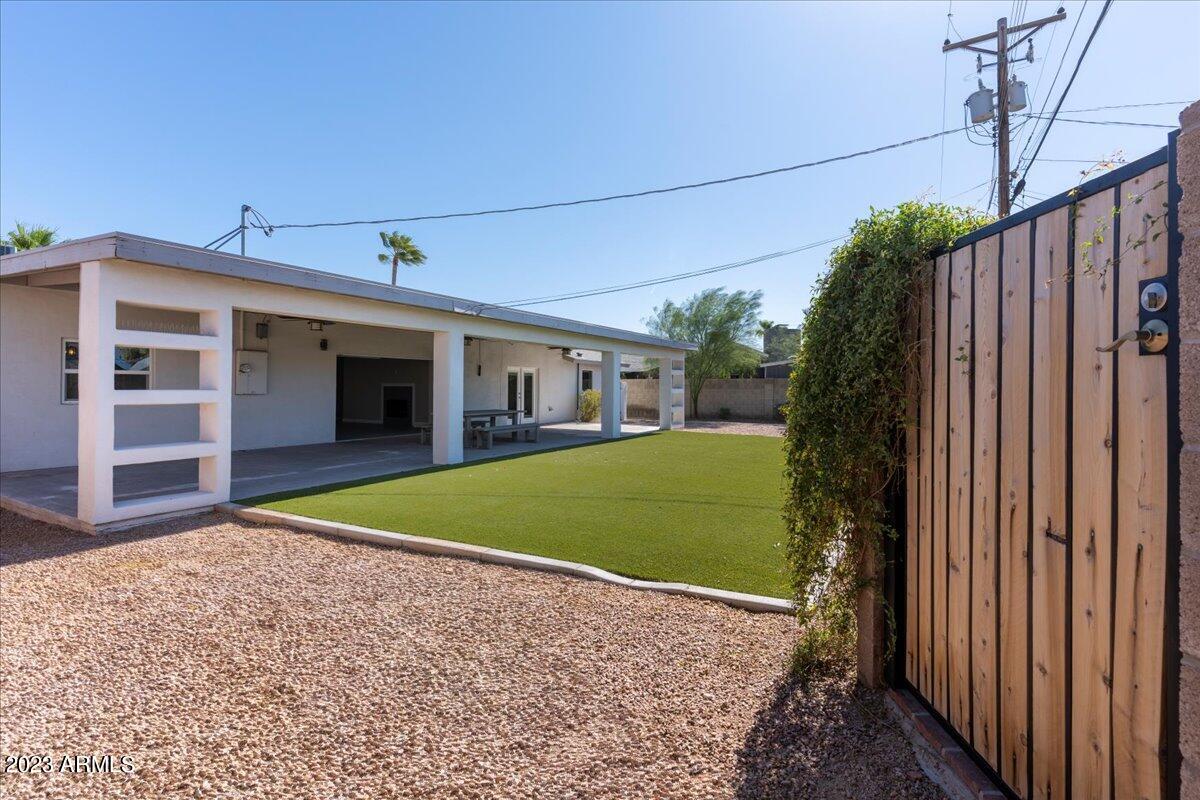 2428 N 68TH Place