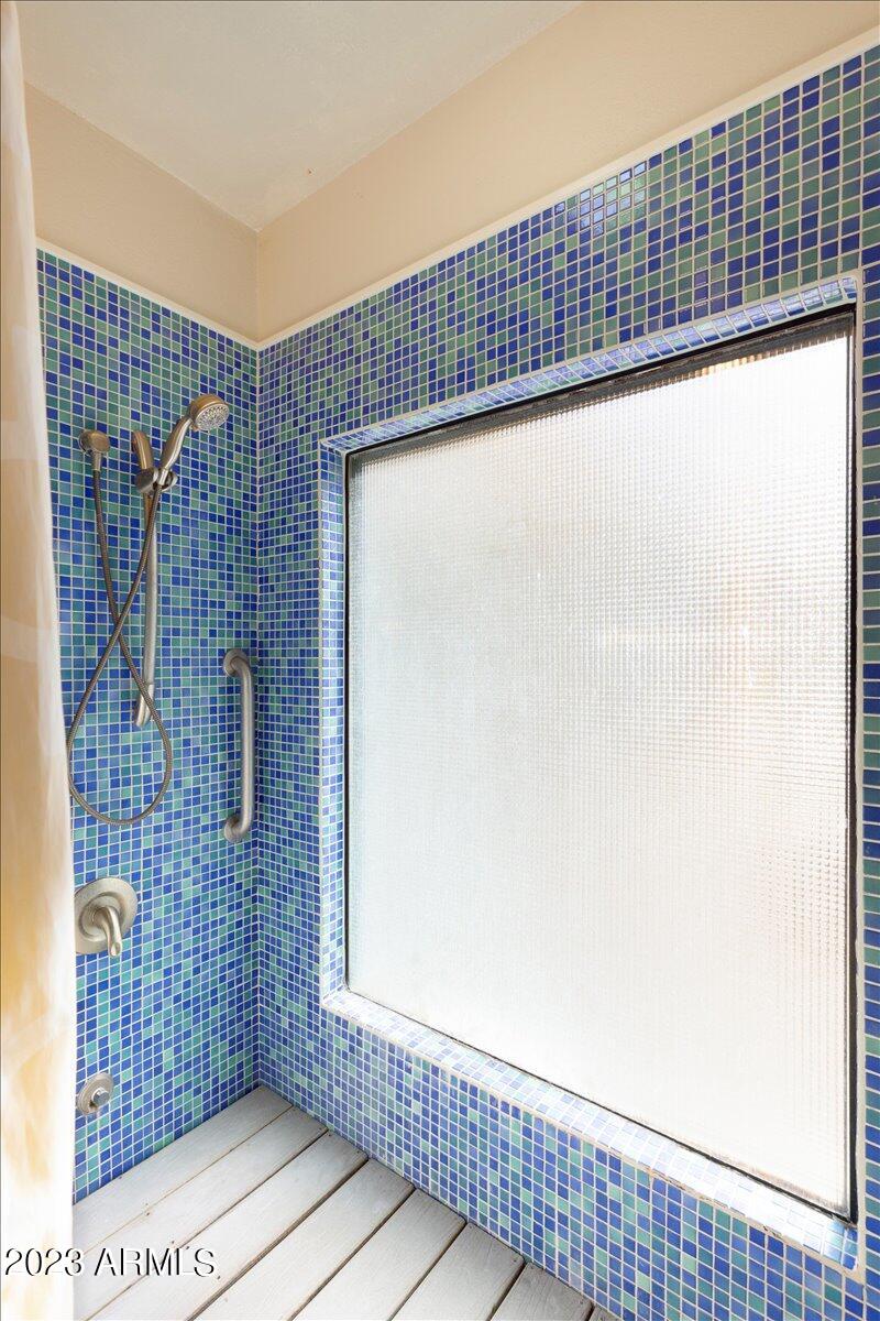 8327 E REDFIELD Road