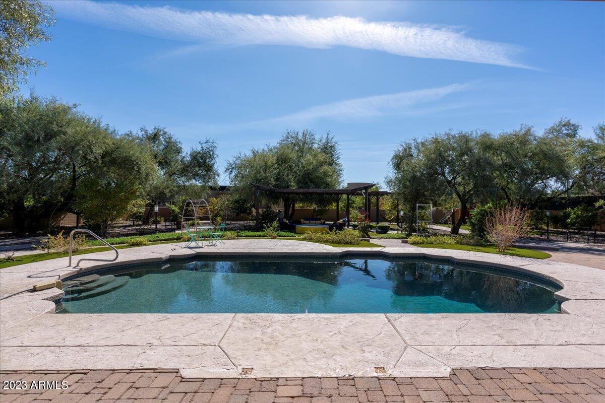 8327 E REDFIELD Road