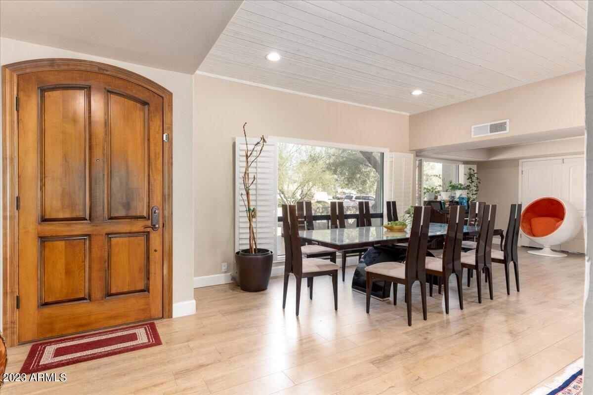 8327 E REDFIELD Road