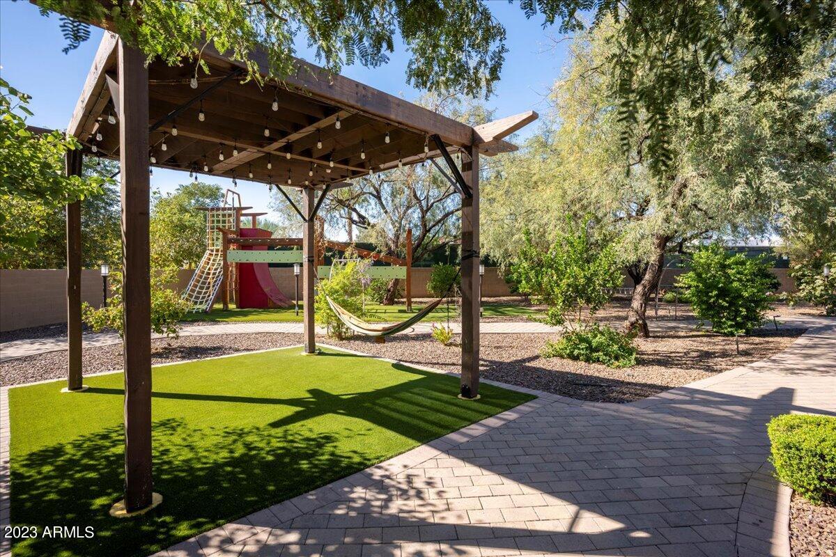 8327 E REDFIELD Road