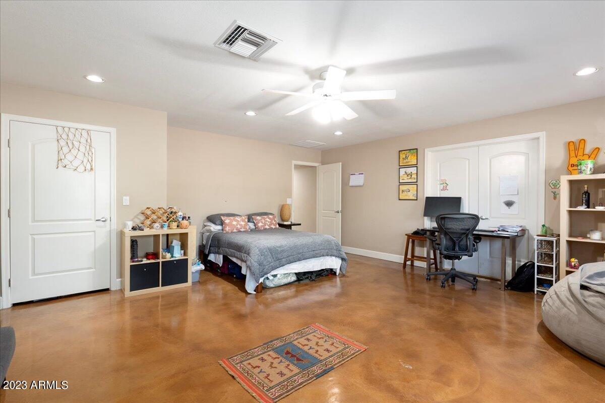 8327 E REDFIELD Road