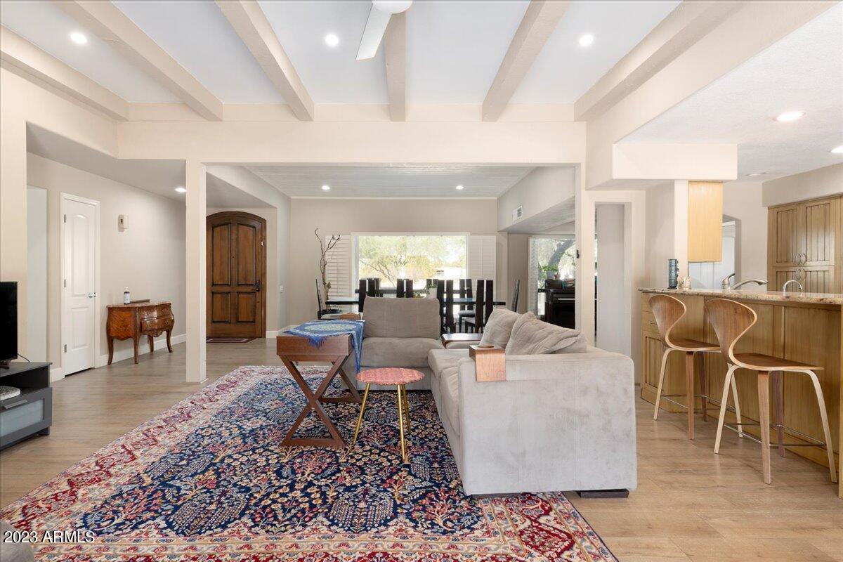 8327 E REDFIELD Road