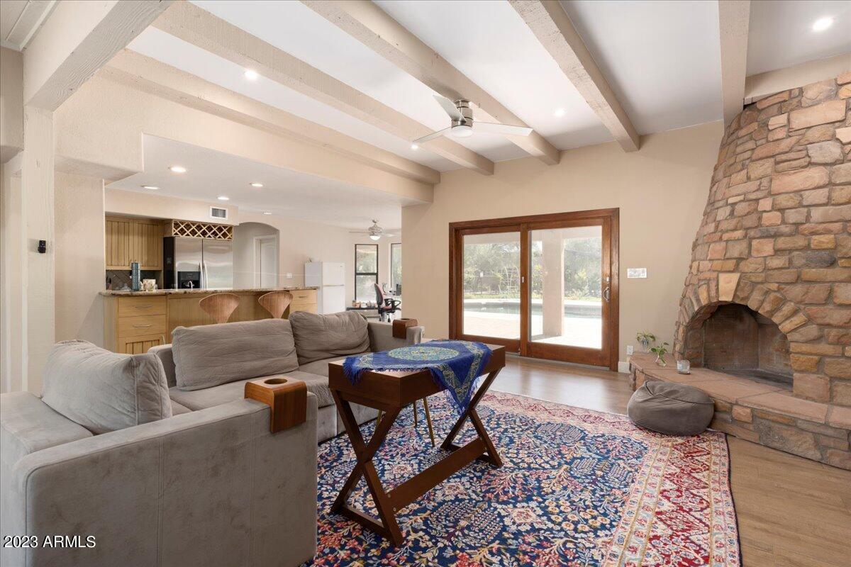 8327 E REDFIELD Road