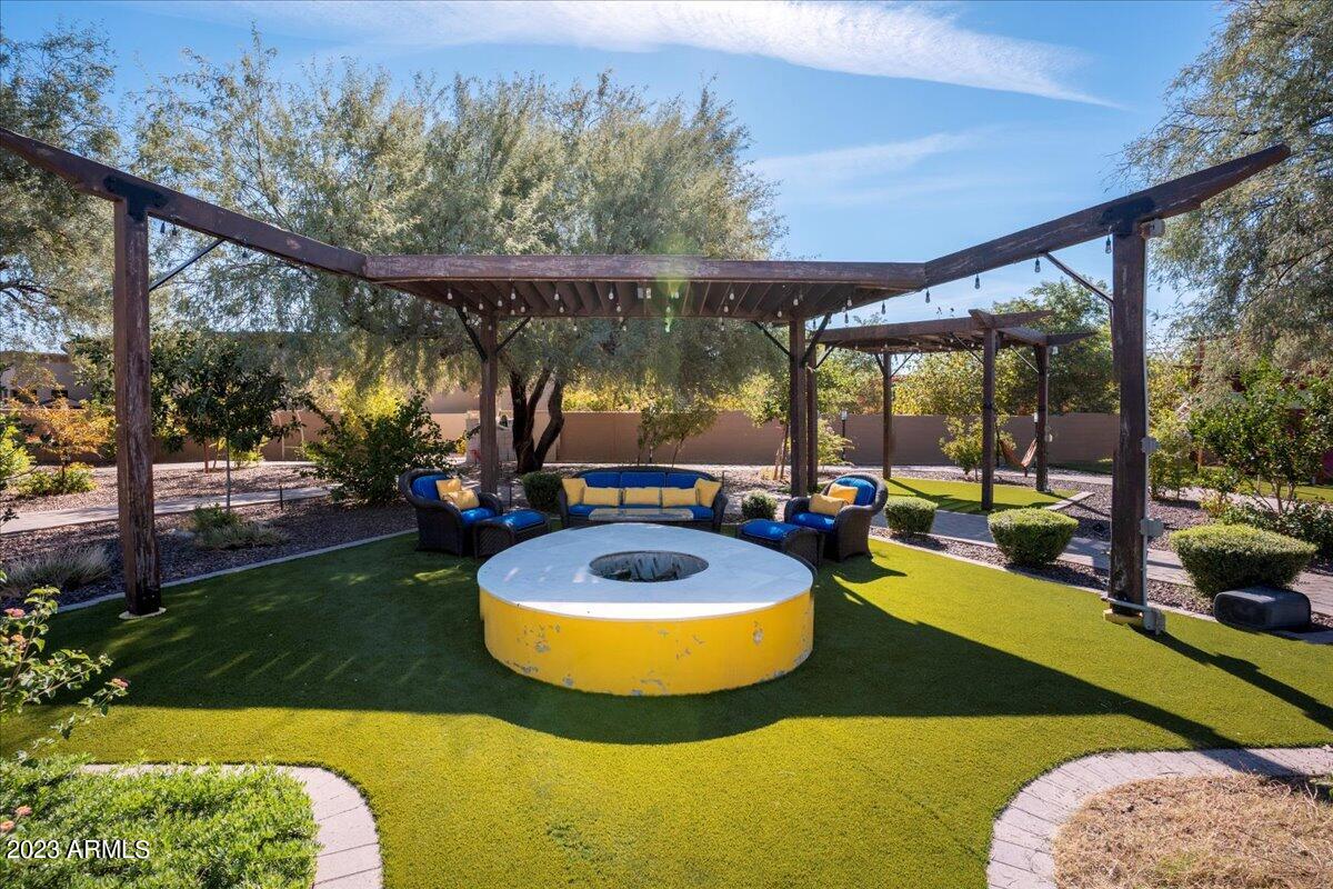 8327 E REDFIELD Road