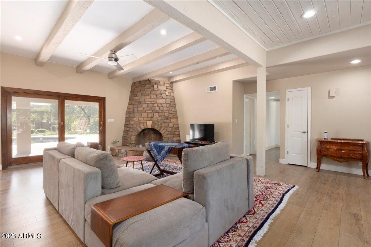 8327 E REDFIELD Road