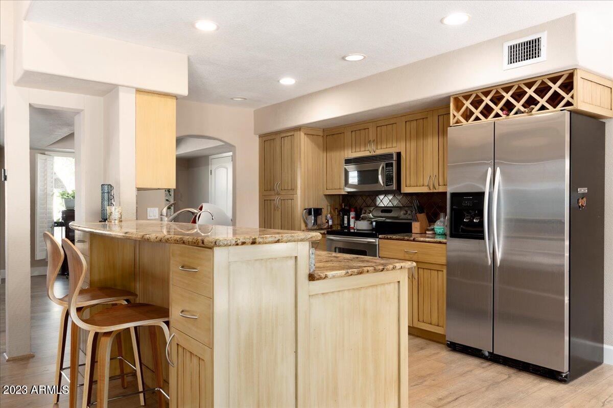 8327 E REDFIELD Road