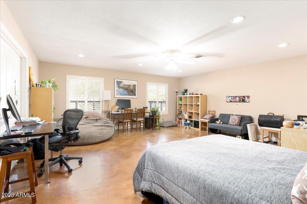 8327 E REDFIELD Road