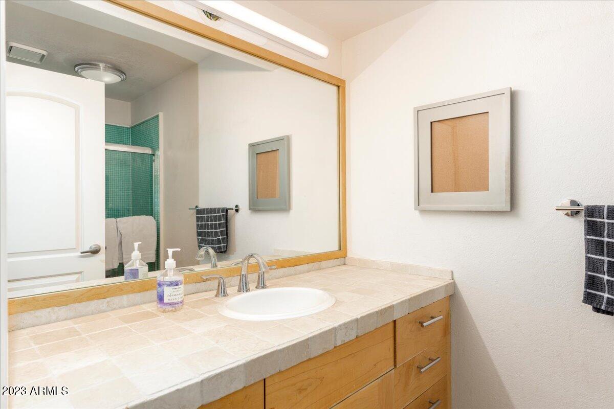 8327 E REDFIELD Road