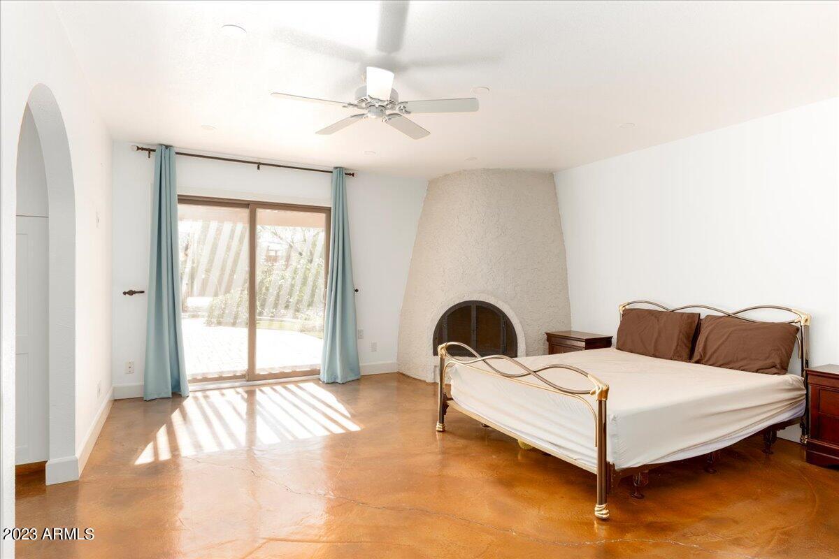 8327 E REDFIELD Road