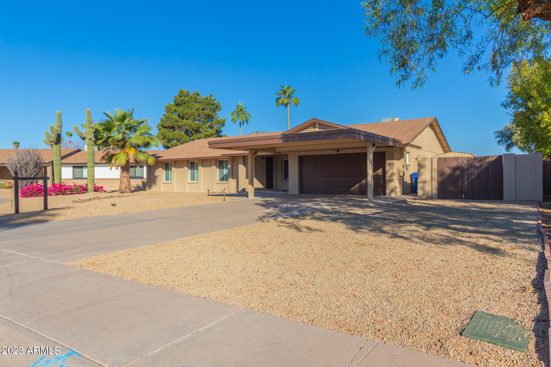 4524 E VOLTAIRE Avenue