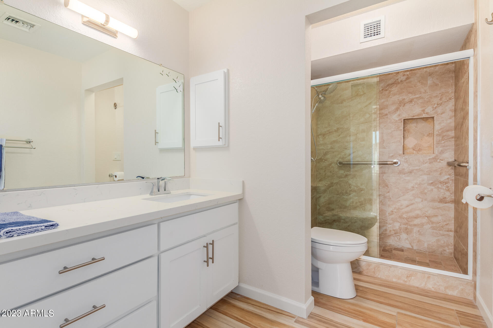 4524 E VOLTAIRE Avenue