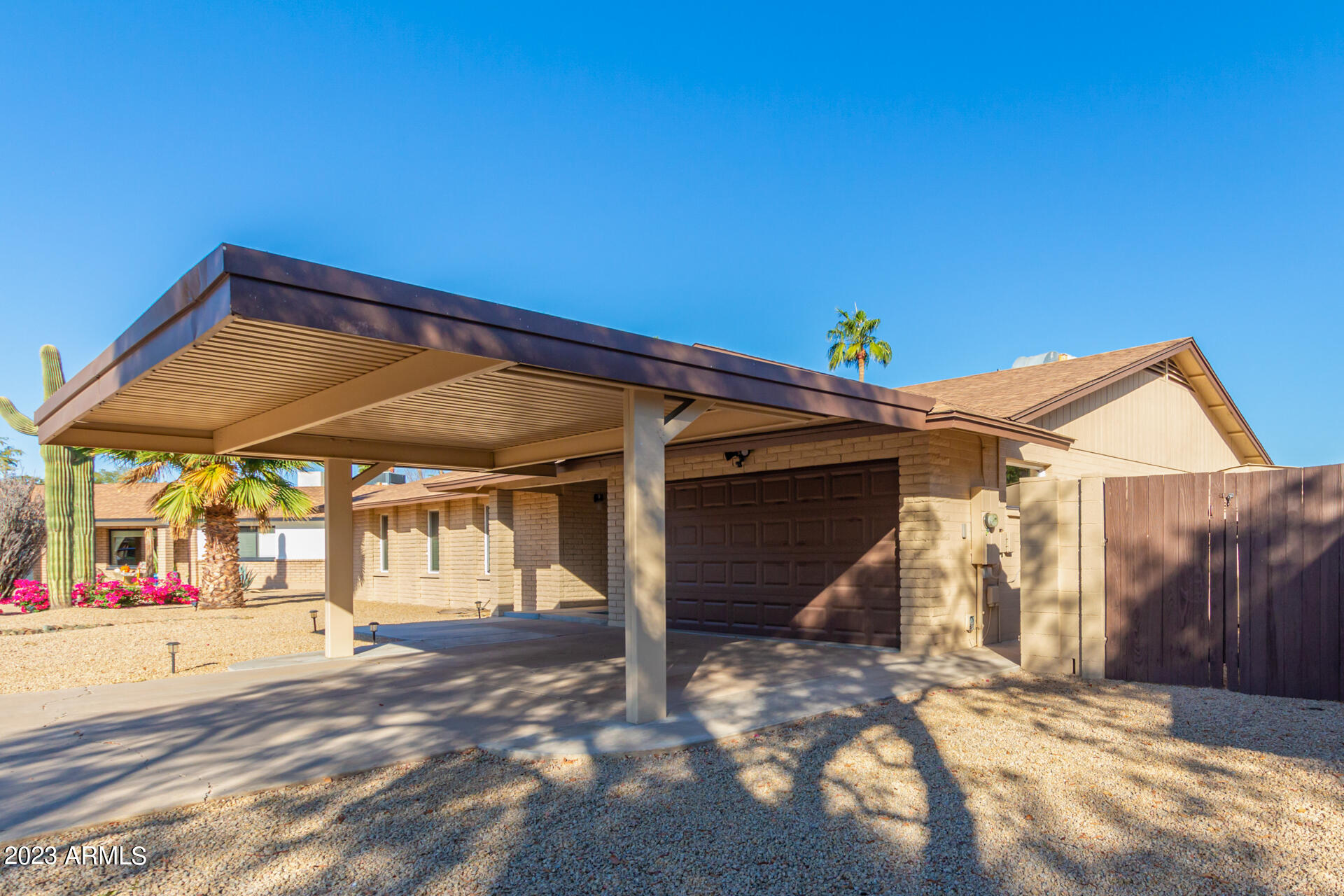 4524 E VOLTAIRE Avenue