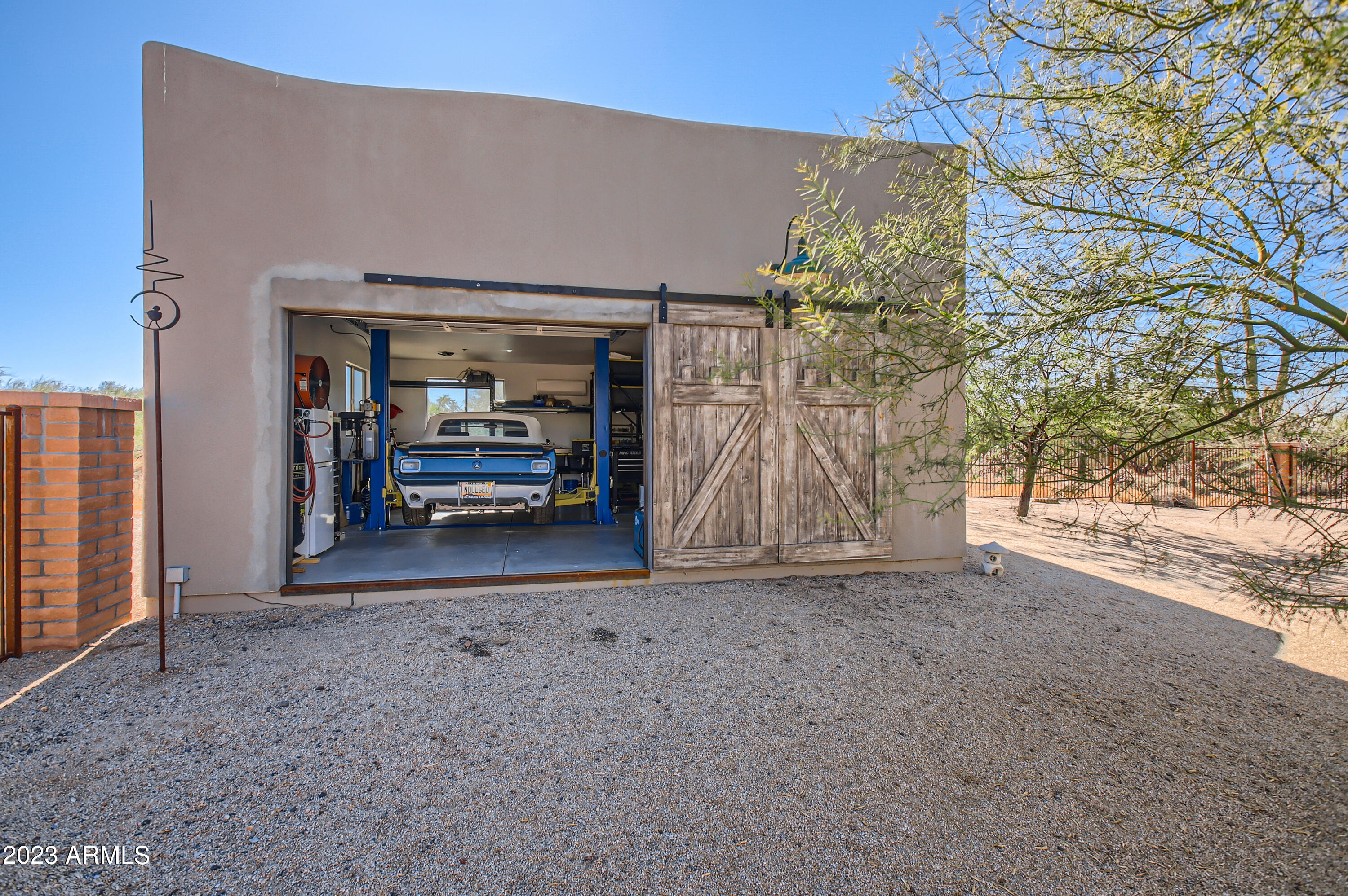 6437 E LONESOME Trail