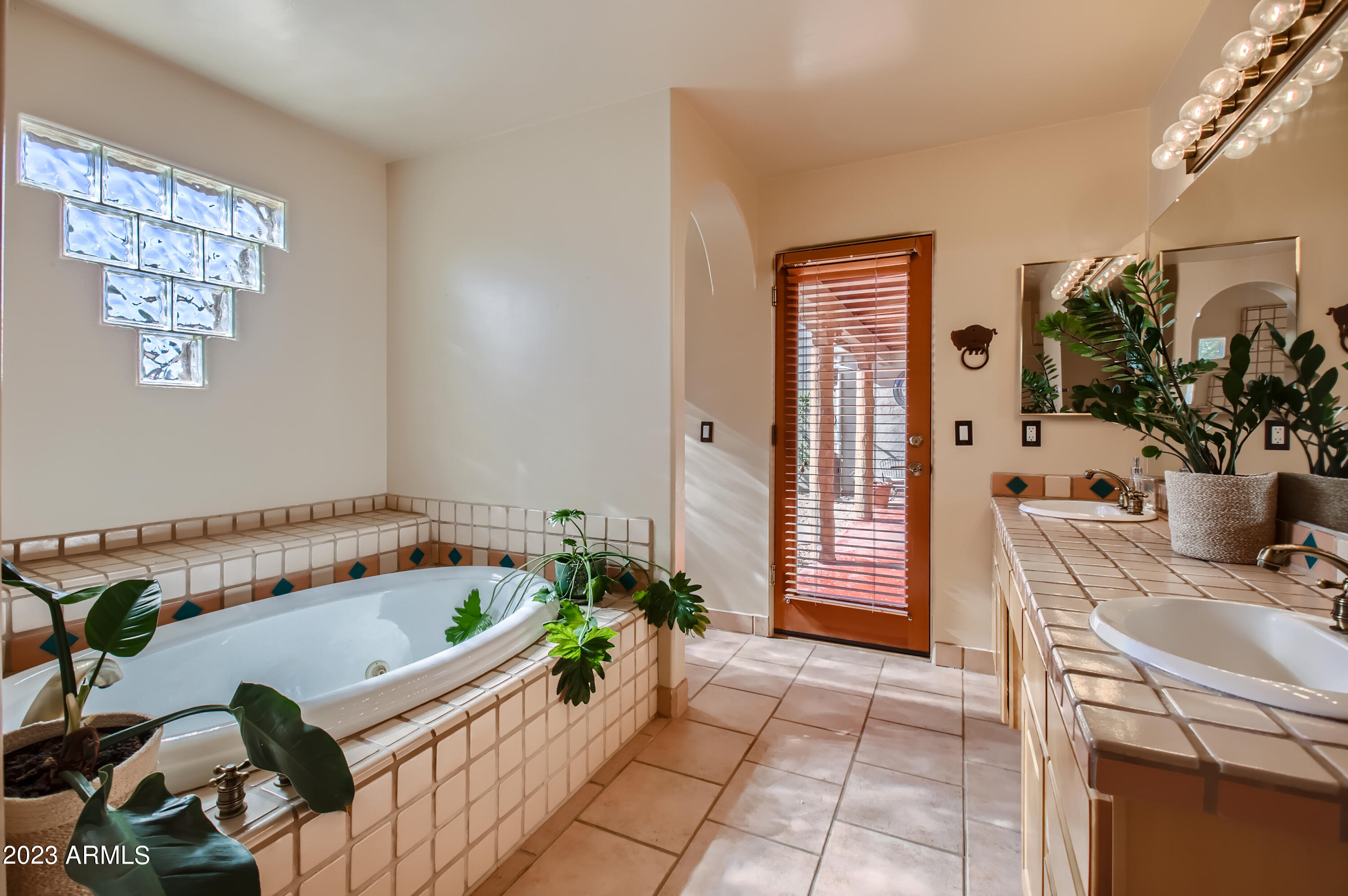6437 E LONESOME Trail