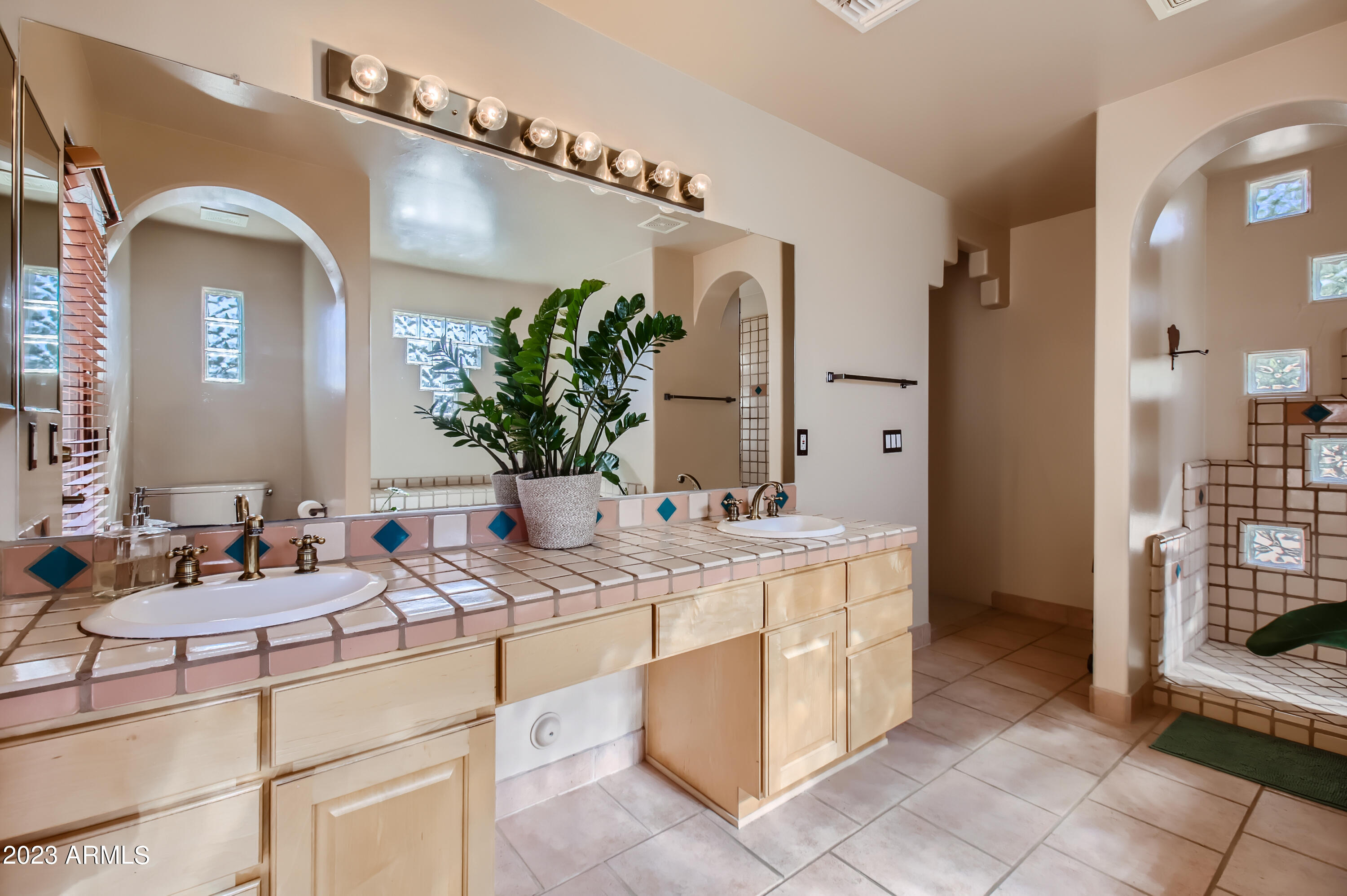 6437 E LONESOME Trail