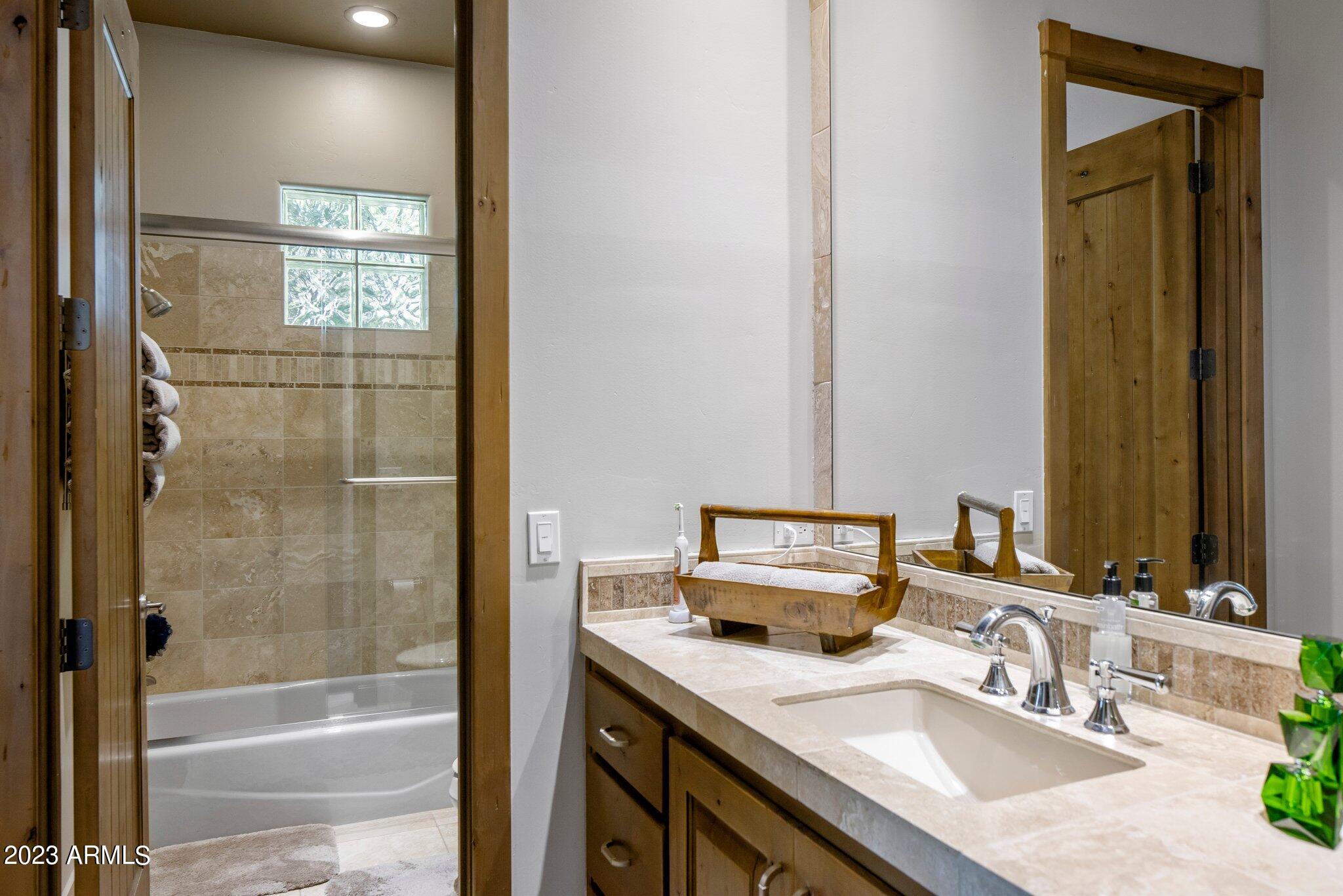 5441 E MOCKINGBIRD Lane