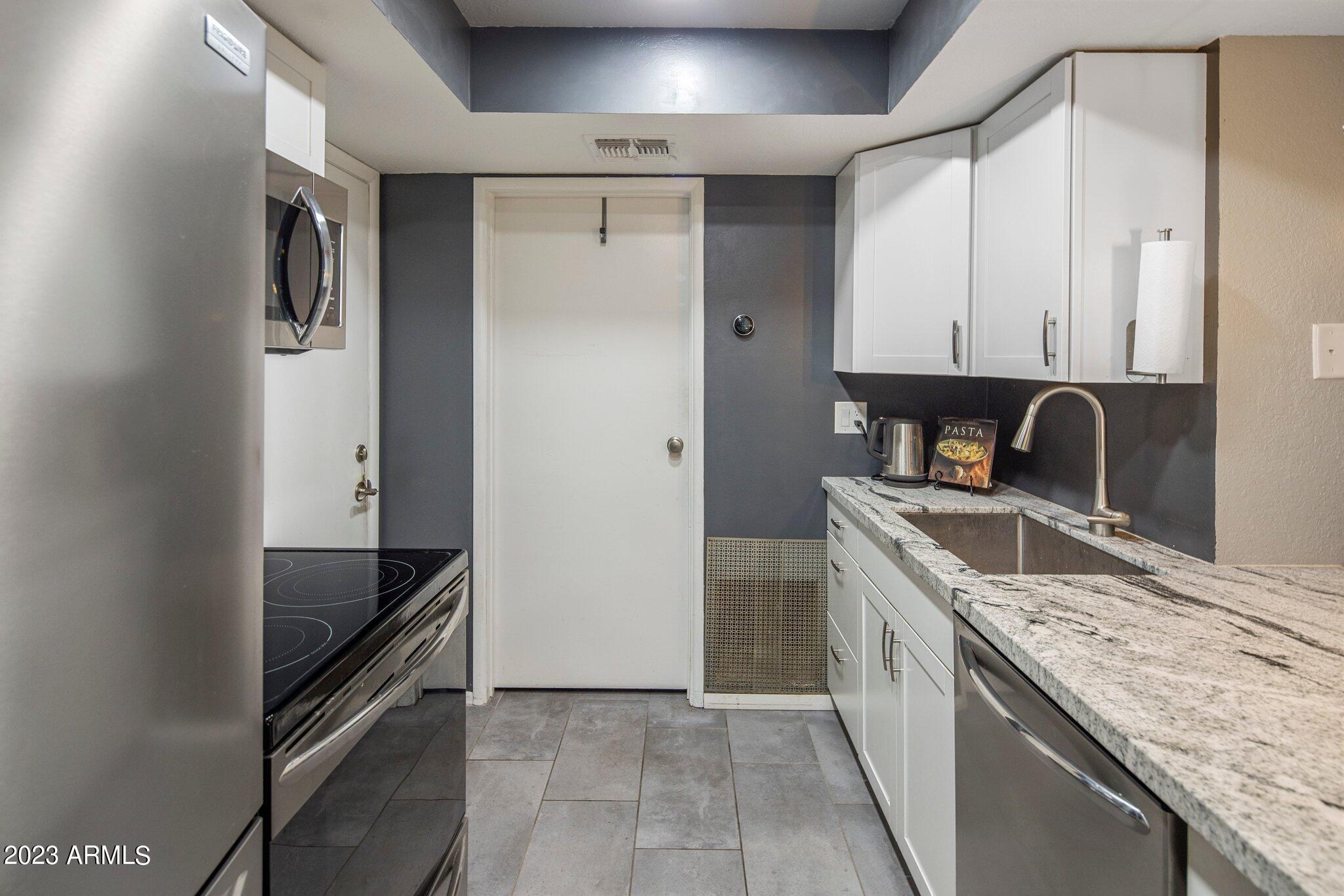 2020 W UNION HILLS Drive Unit: 111