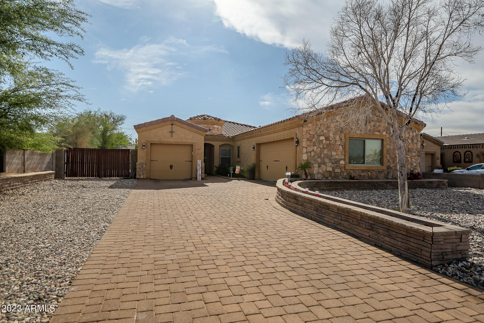 2917 E CAMPO BELLO Drive