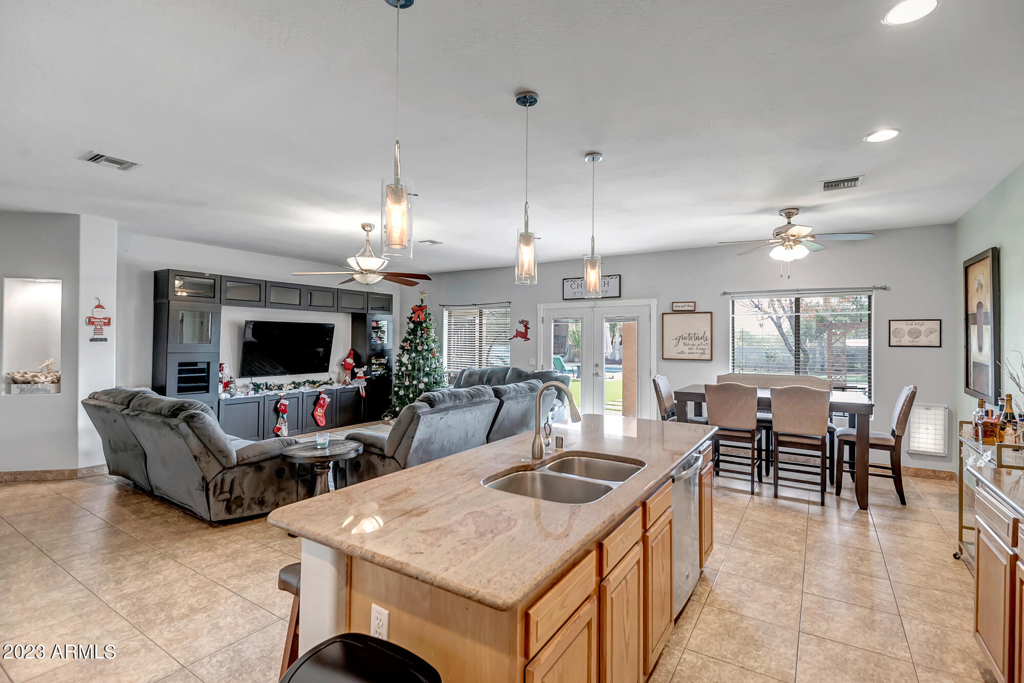 2917 E CAMPO BELLO Drive