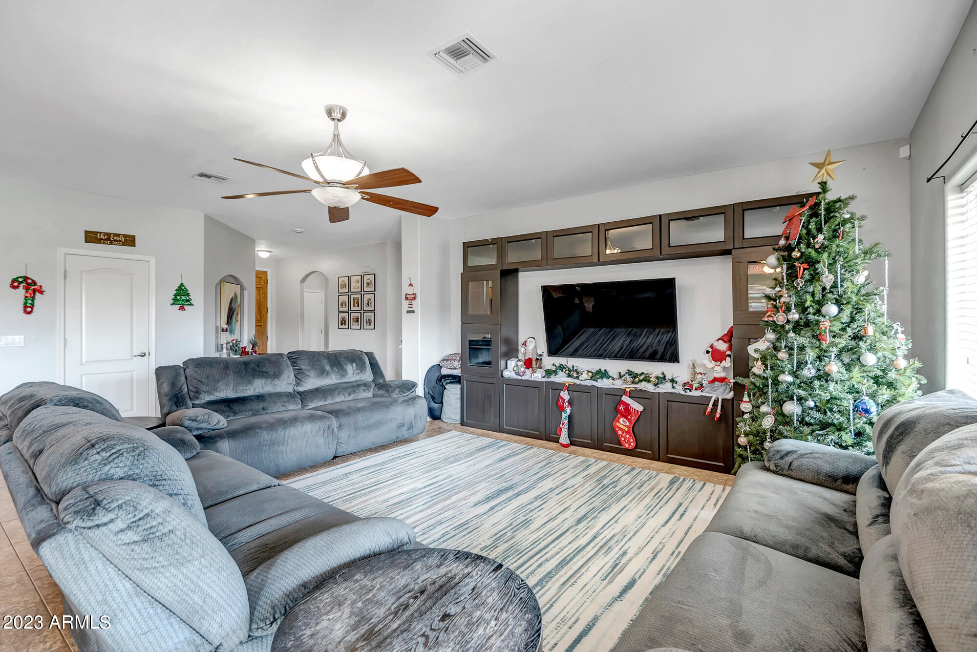 2917 E CAMPO BELLO Drive