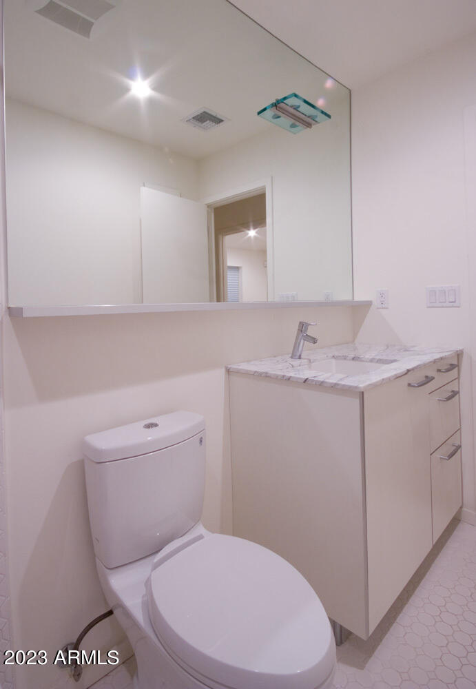 2430 E HAZELWOOD Street