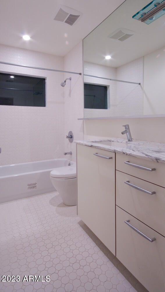 2430 E HAZELWOOD Street