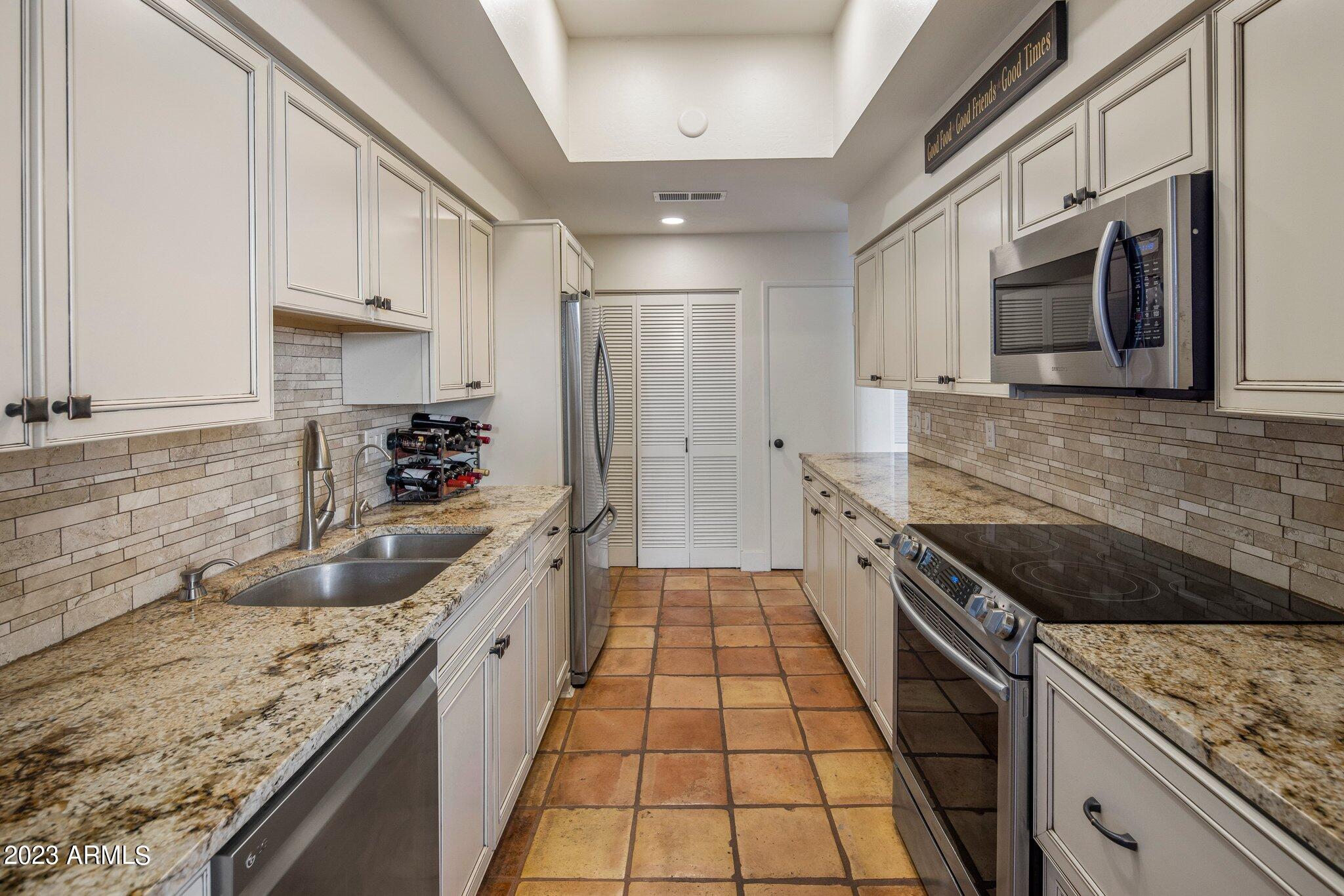 1203 E NORTHSHORE Drive Unit: 131