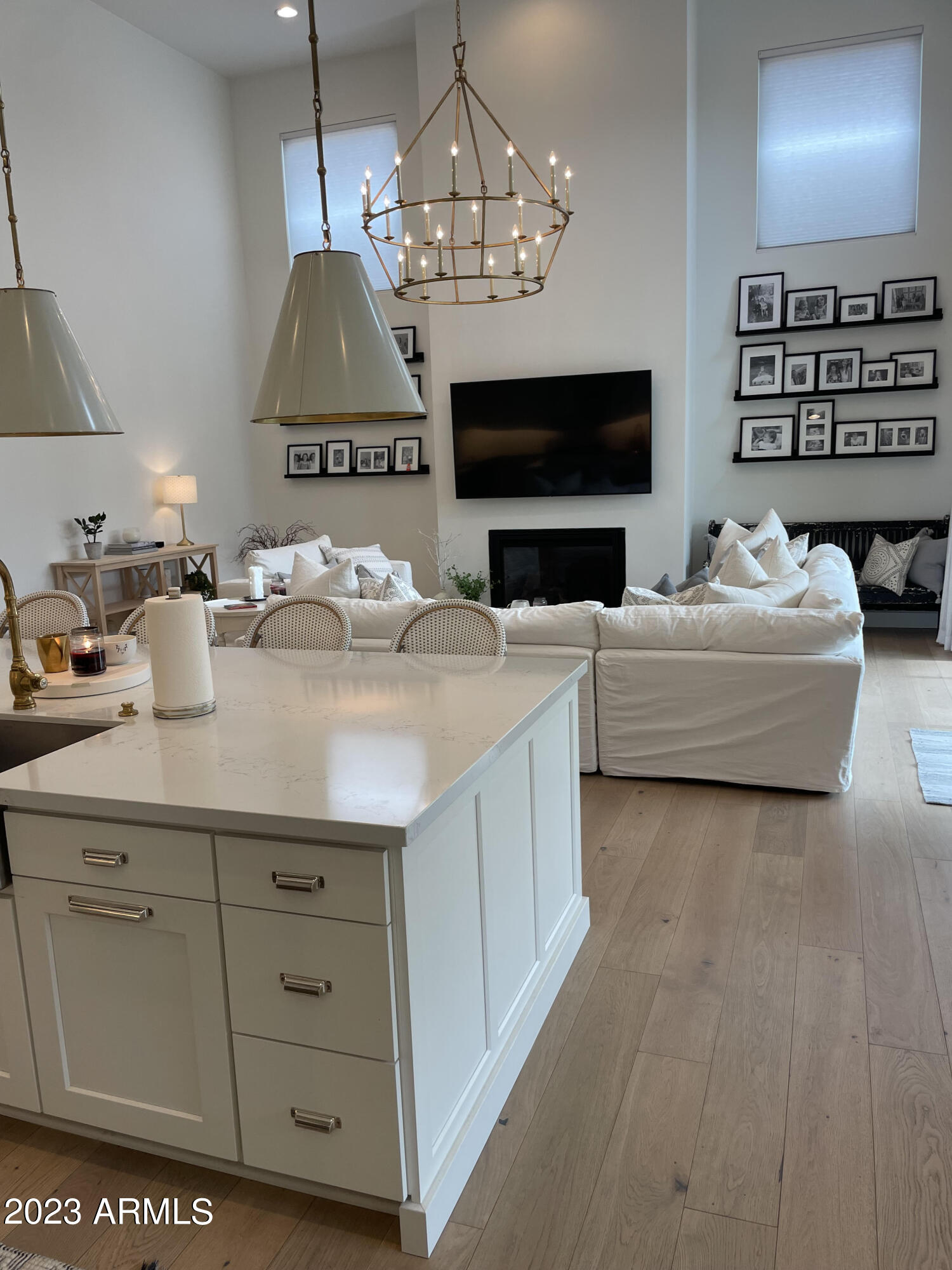 3915 E MITCHELL Drive