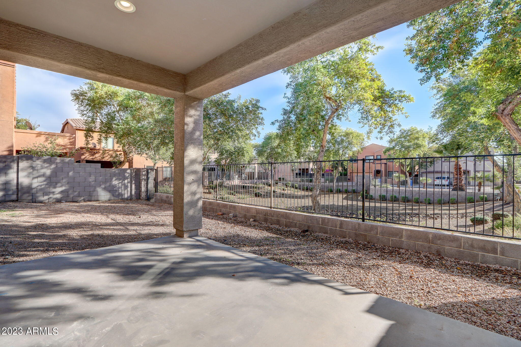 2725 E SAINT JOHN Road