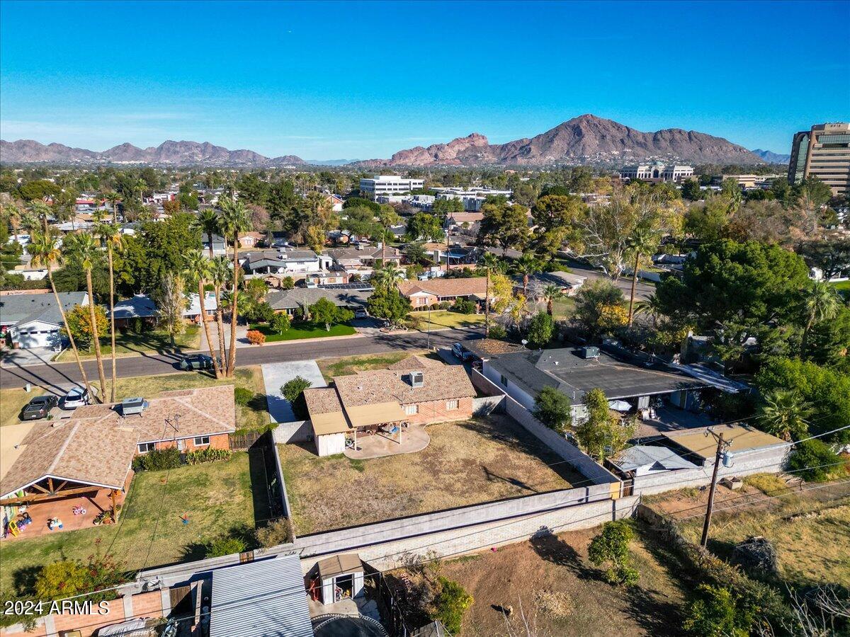 4127 E CAMBRIDGE Avenue