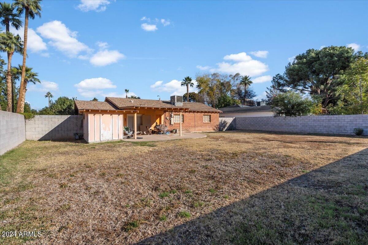 4127 E CAMBRIDGE Avenue