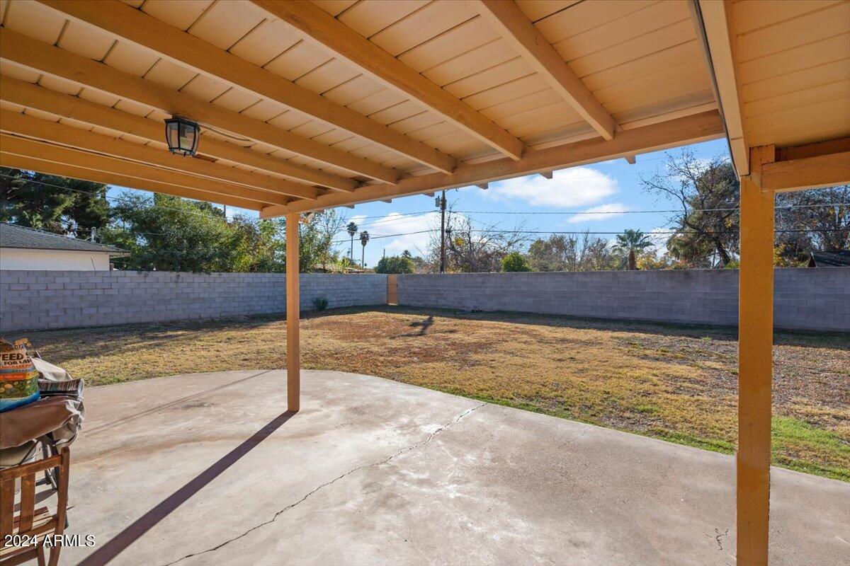 4127 E CAMBRIDGE Avenue