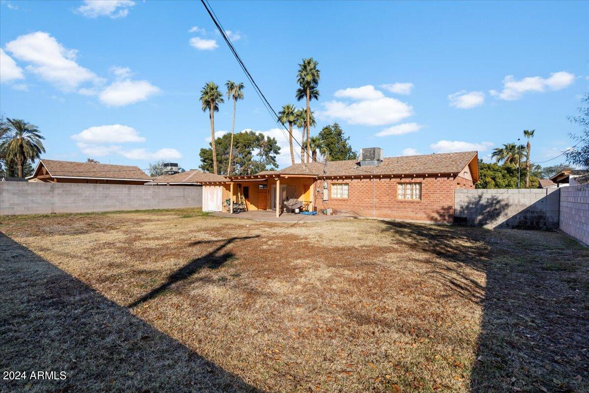 4127 E CAMBRIDGE Avenue