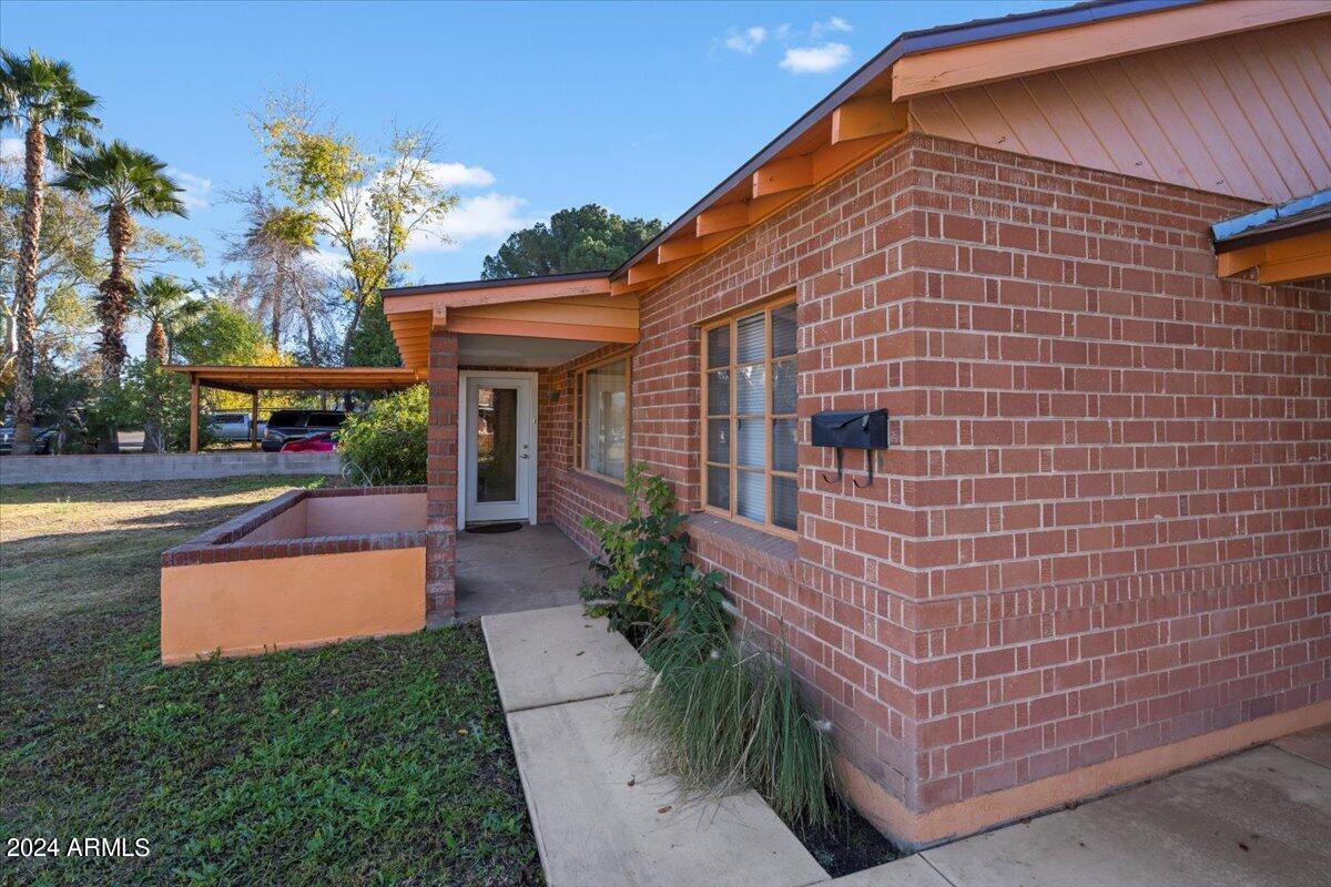 4127 E CAMBRIDGE Avenue