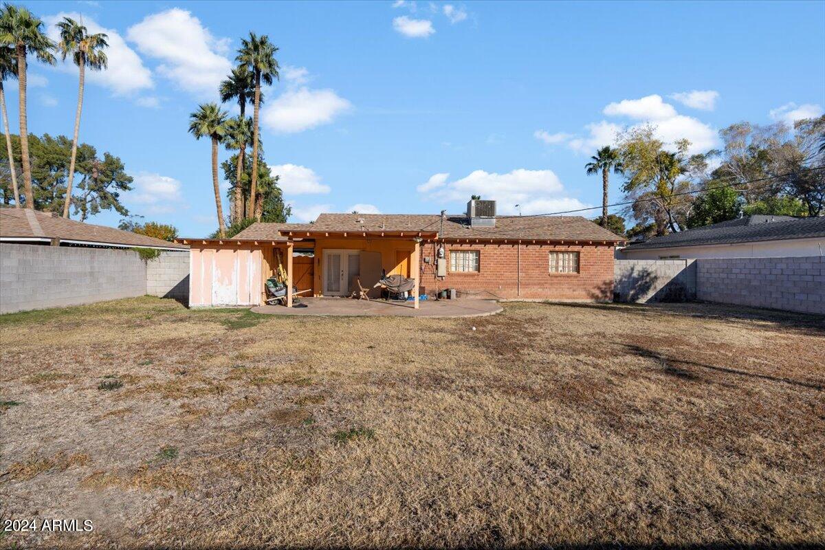 4127 E CAMBRIDGE Avenue